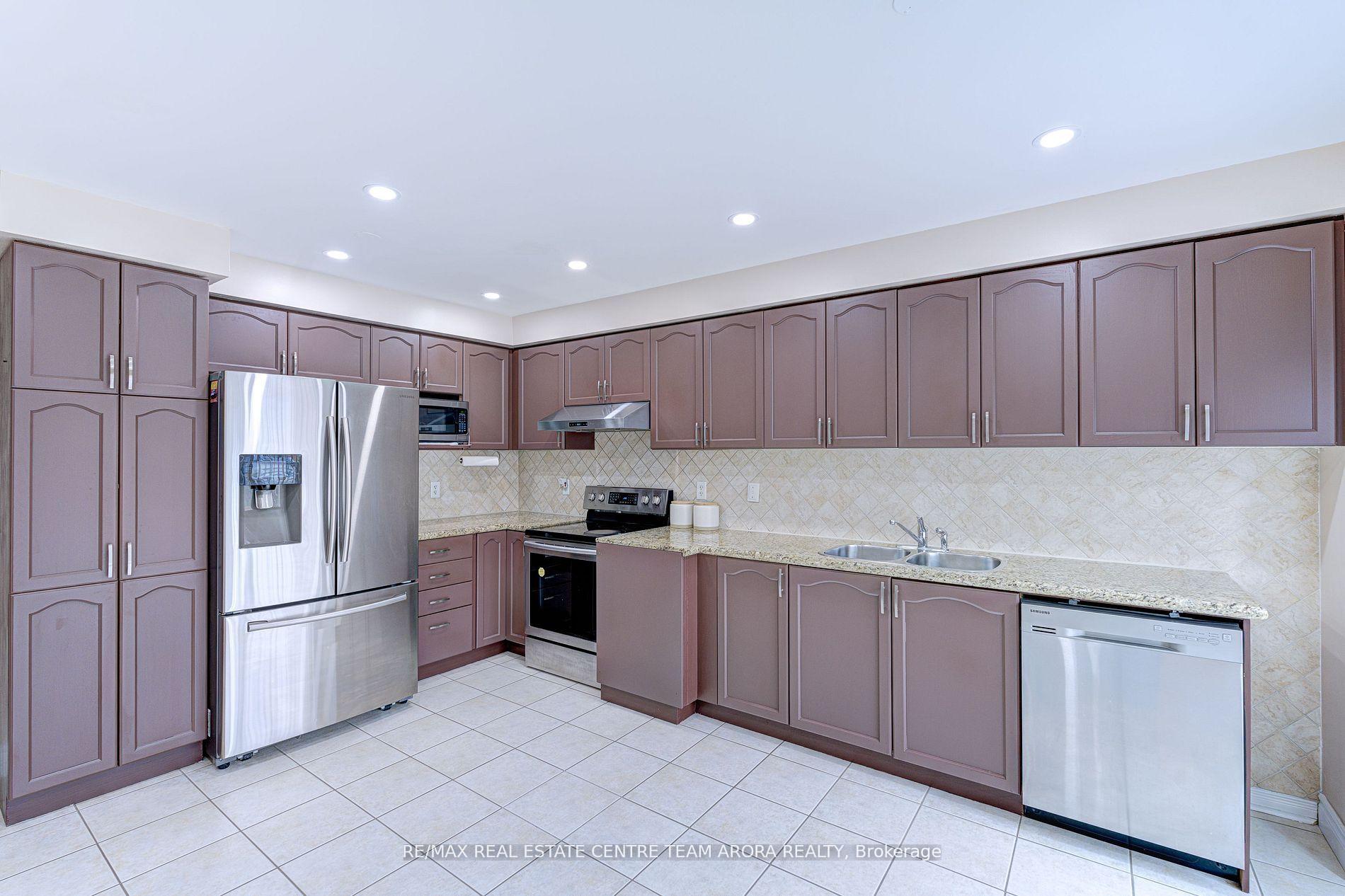 Photo 12 of 27 Beresford Crescent, Brampton, Bram East — HOMEH