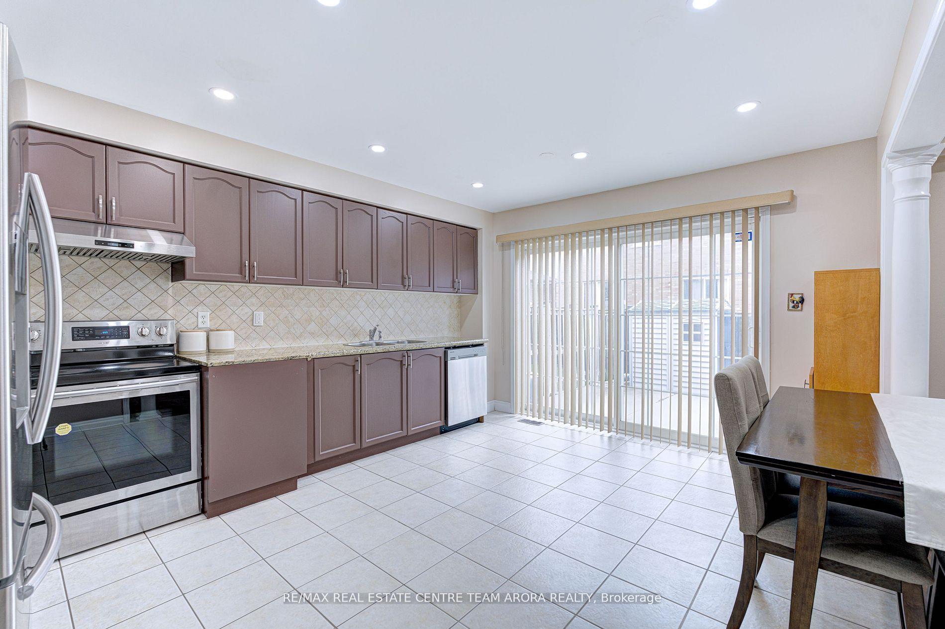 Photo 13 of 27 Beresford Crescent, Brampton, Bram East — HOMEH
