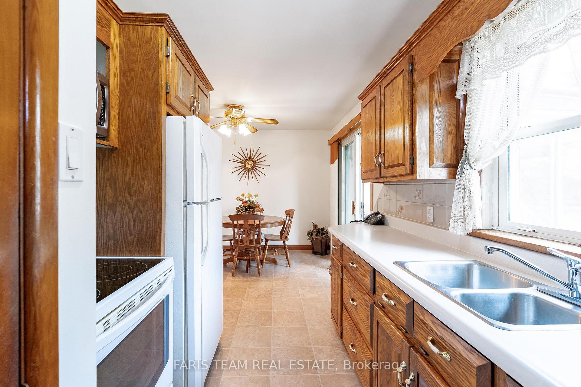 Photo 2 of 132 Rodney Street, Barrie, Codrington — HOMEH