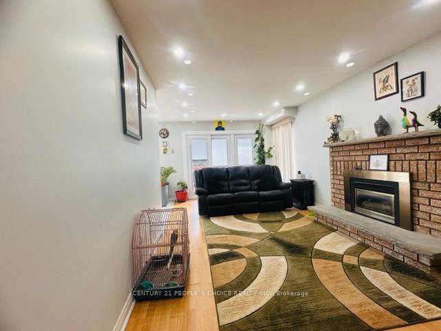 Photo 5 of 15 Lord Simcoe Drive, Brampton, Westgate — HOMEH