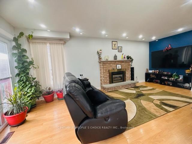 Photo 6 of 15 Lord Simcoe Drive, Brampton, Westgate — HOMEH