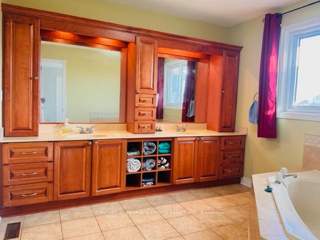 Photo 18 of 15 Lord Simcoe Drive, Brampton, Westgate — HOMEH