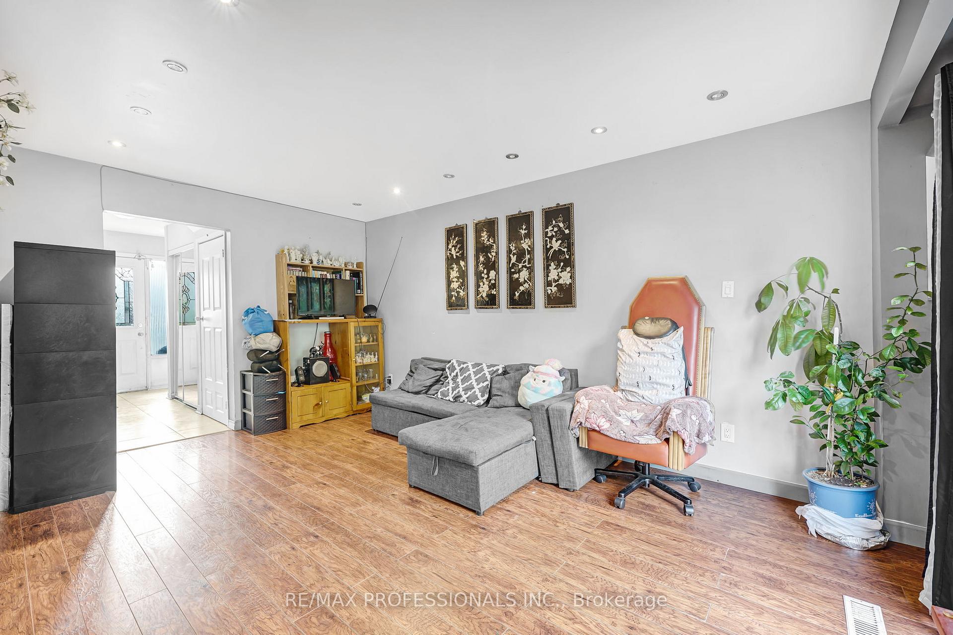 Photo 5 of 44 Skegby Road, Brampton, Brampton North — HOMEH