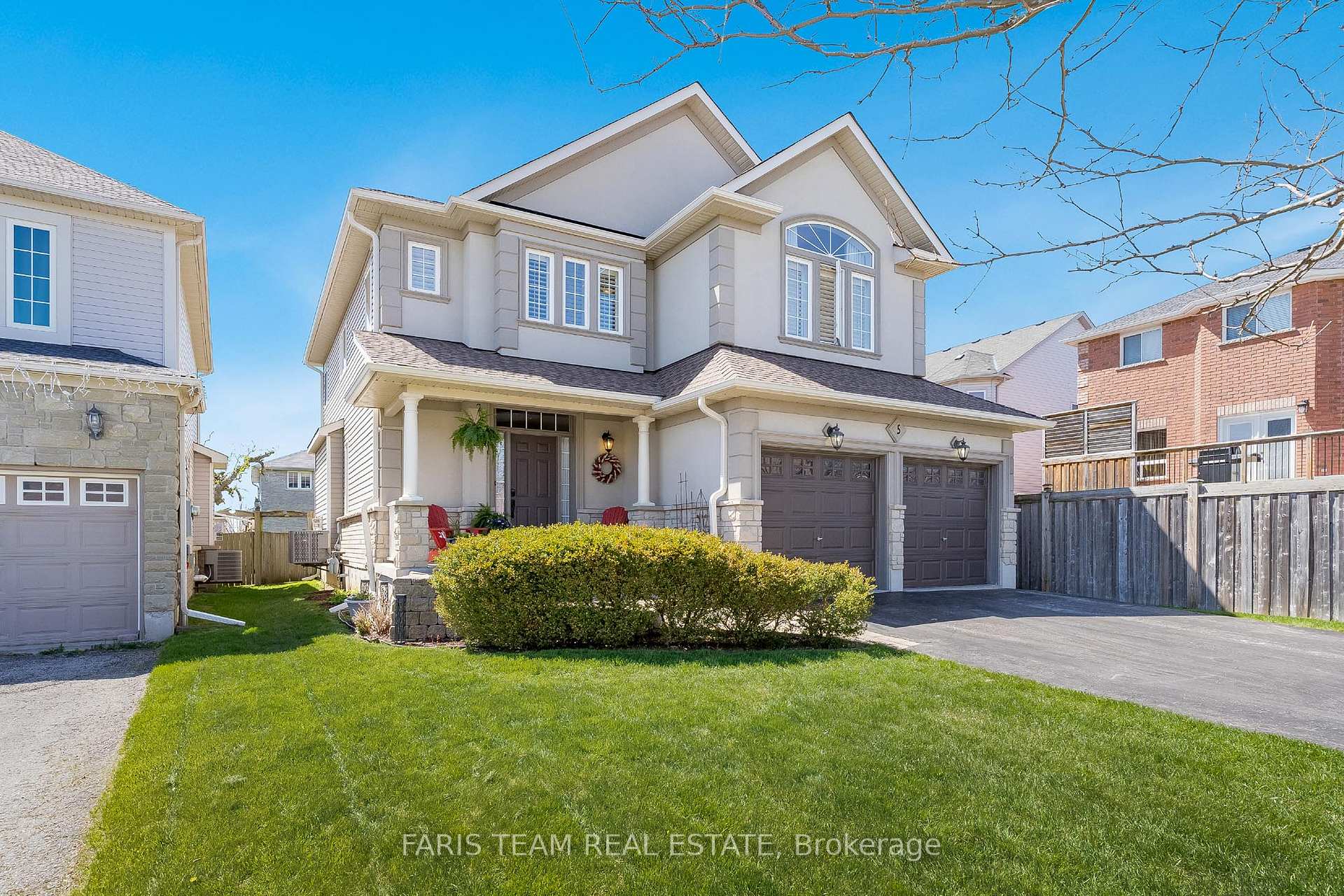 Photo 2 of 5 Sovereign's Gate, Barrie, Innis-Shore — HOMEH