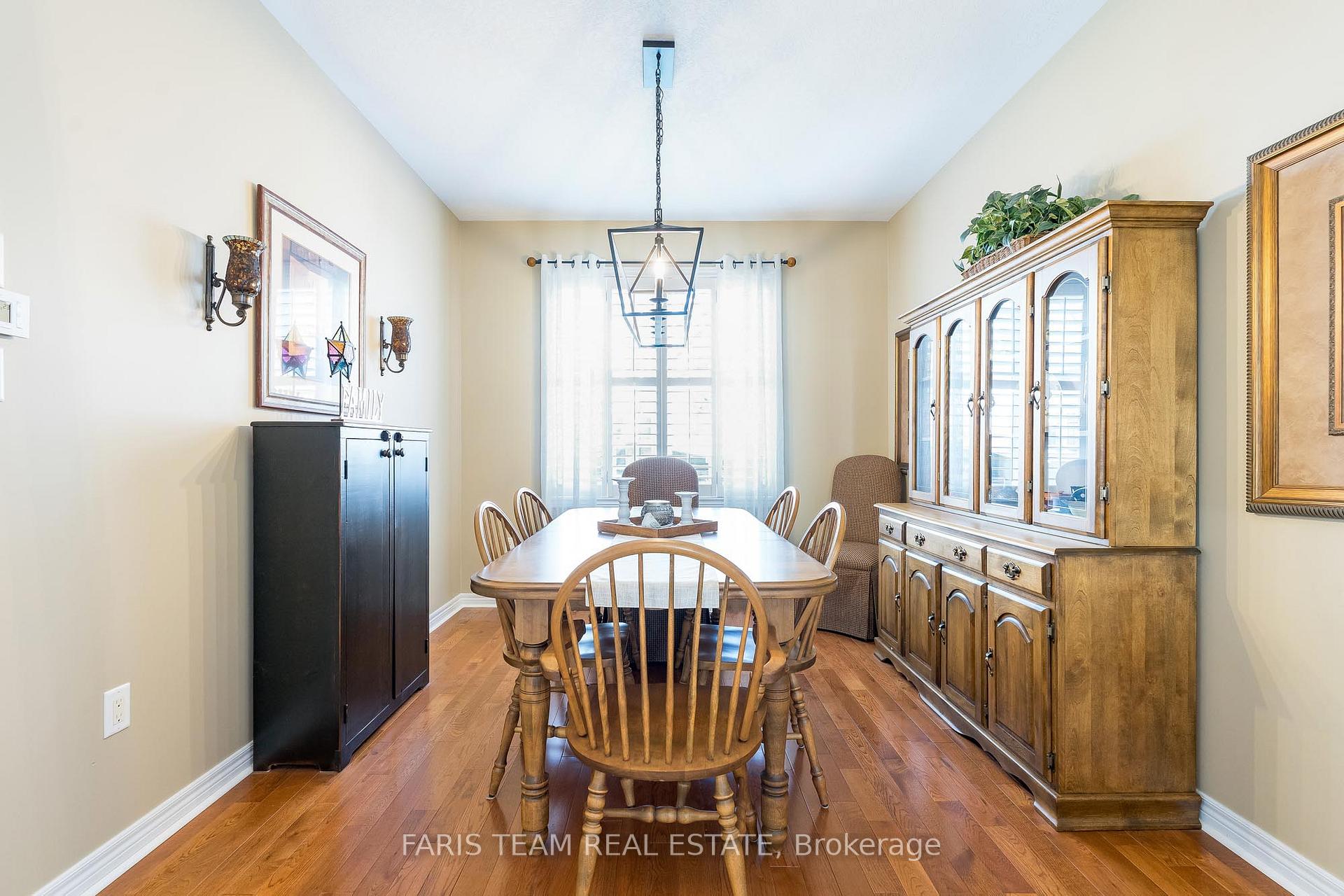 Photo 7 of 5 Sovereign's Gate, Barrie, Innis-Shore — HOMEH