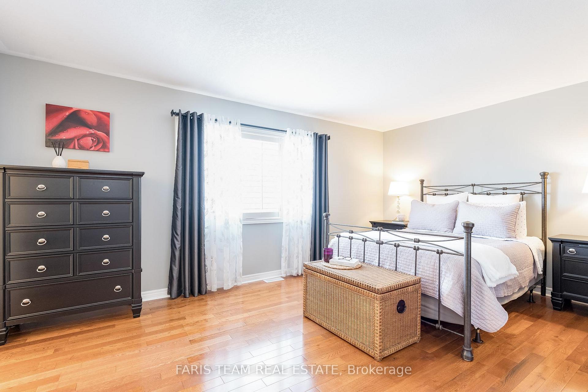 Photo 13 of 5 Sovereign's Gate, Barrie, Innis-Shore — HOMEH