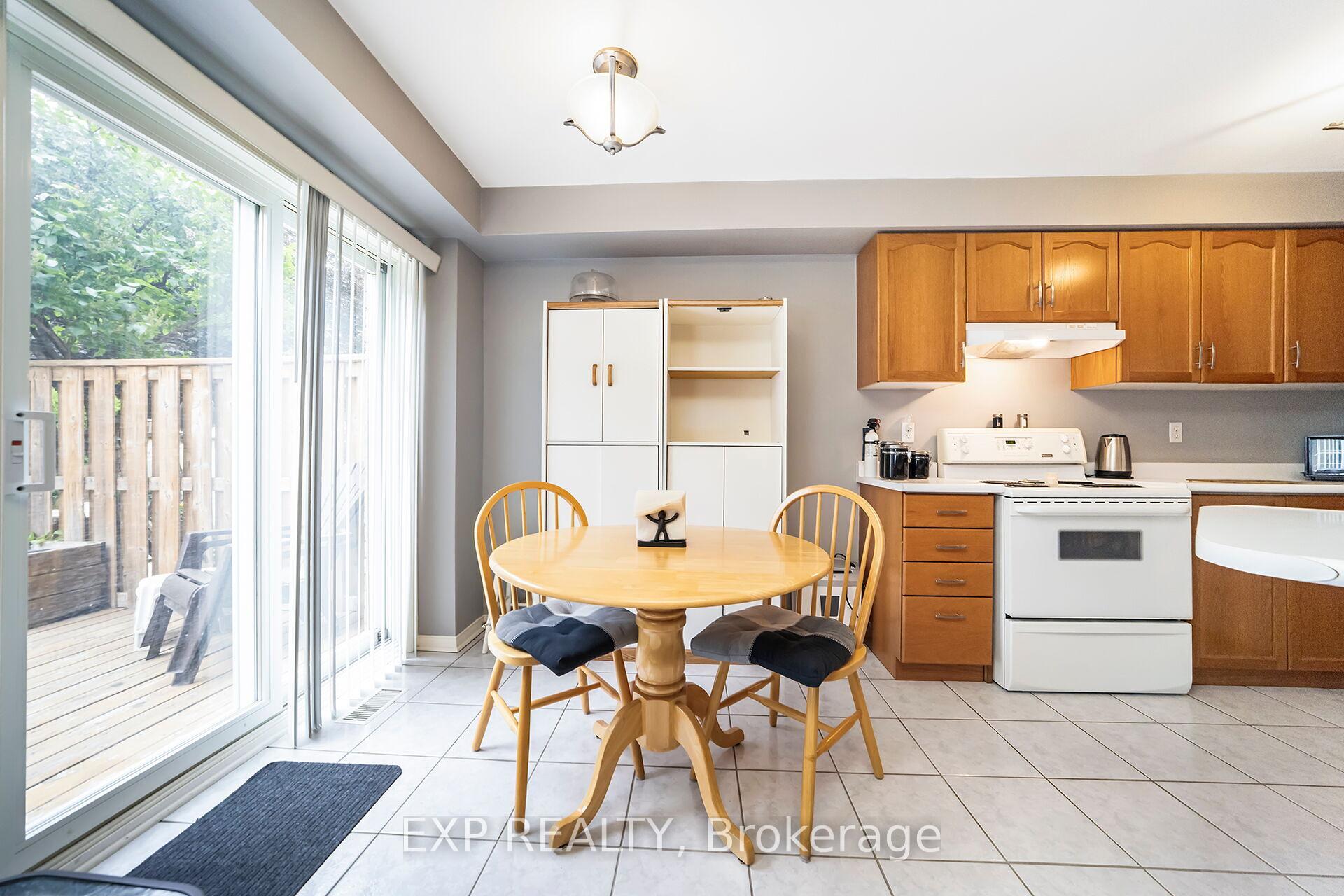 Photo 4 of 98 Merganser Crescent, Brampton, Fletcher's Creek South — HOMEH
