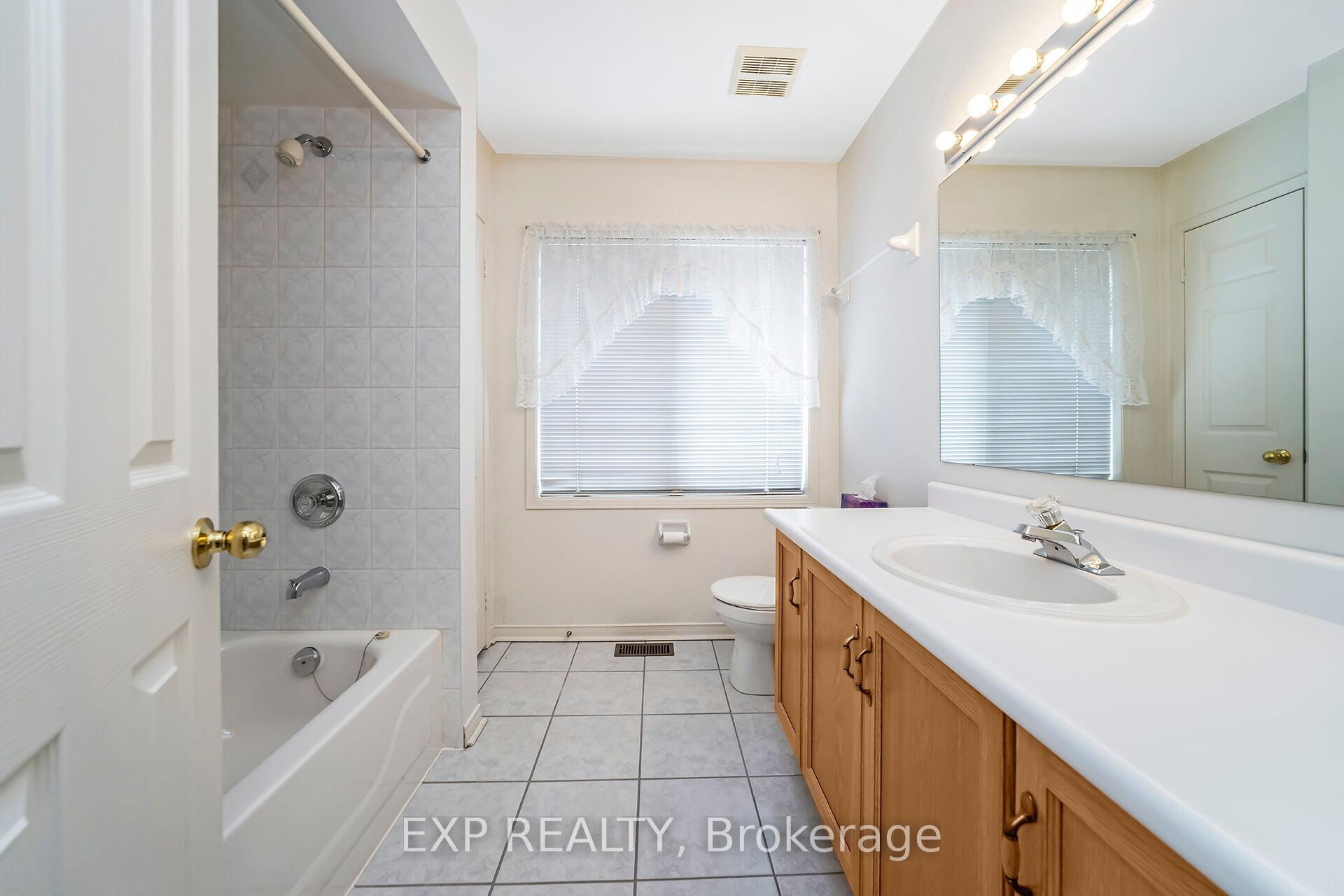 Photo 13 of 98 Merganser Crescent, Brampton, Fletcher's Creek South — HOMEH