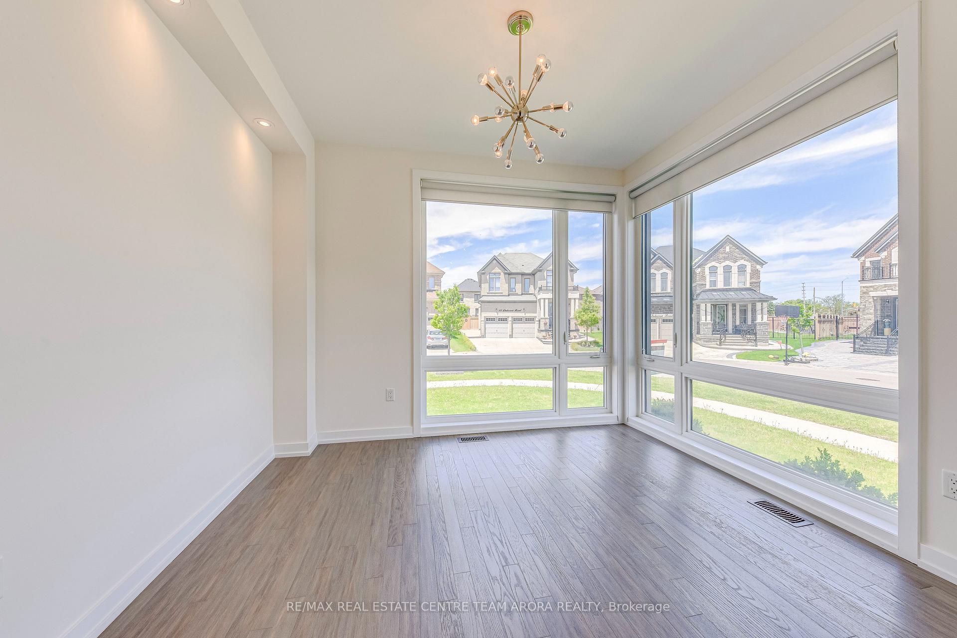 Photo 3 of 15 Dalecrest Road, Brampton, Credit Valley — HOMEH