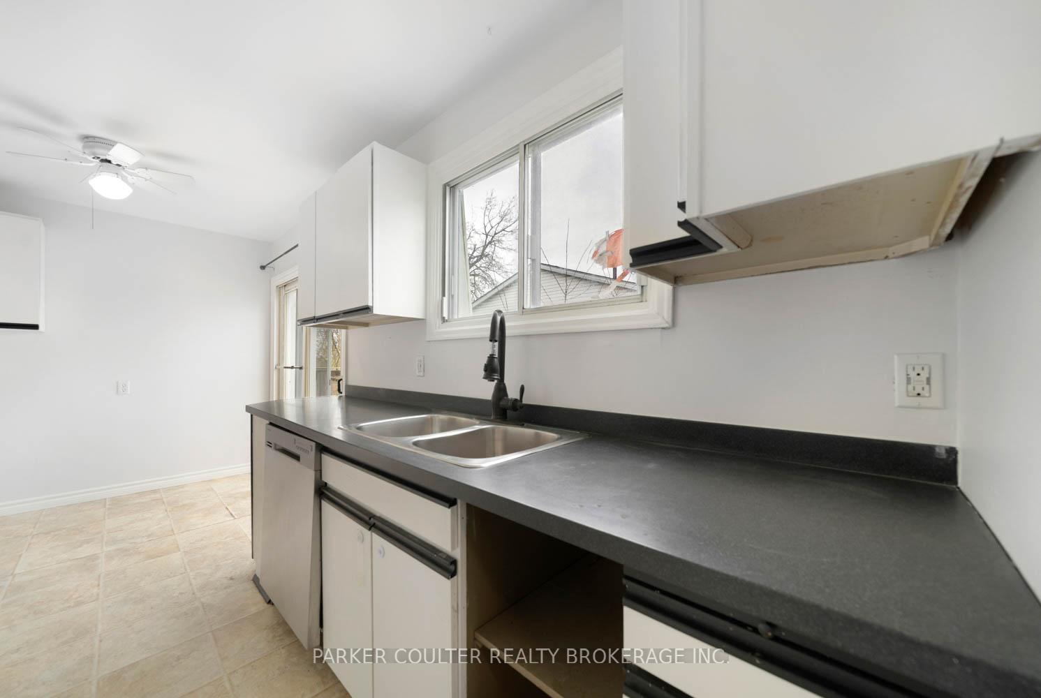 Photo 11 of 19 A Cundles Road E, Barrie, Cundles East — HOMEH