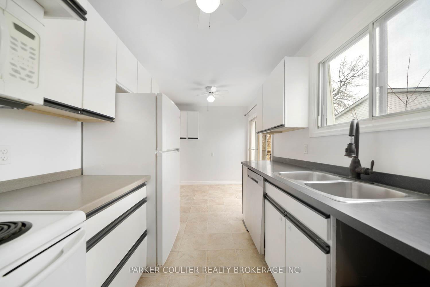 Photo 12 of 19 A Cundles Road E, Barrie, Cundles East — HOMEH
