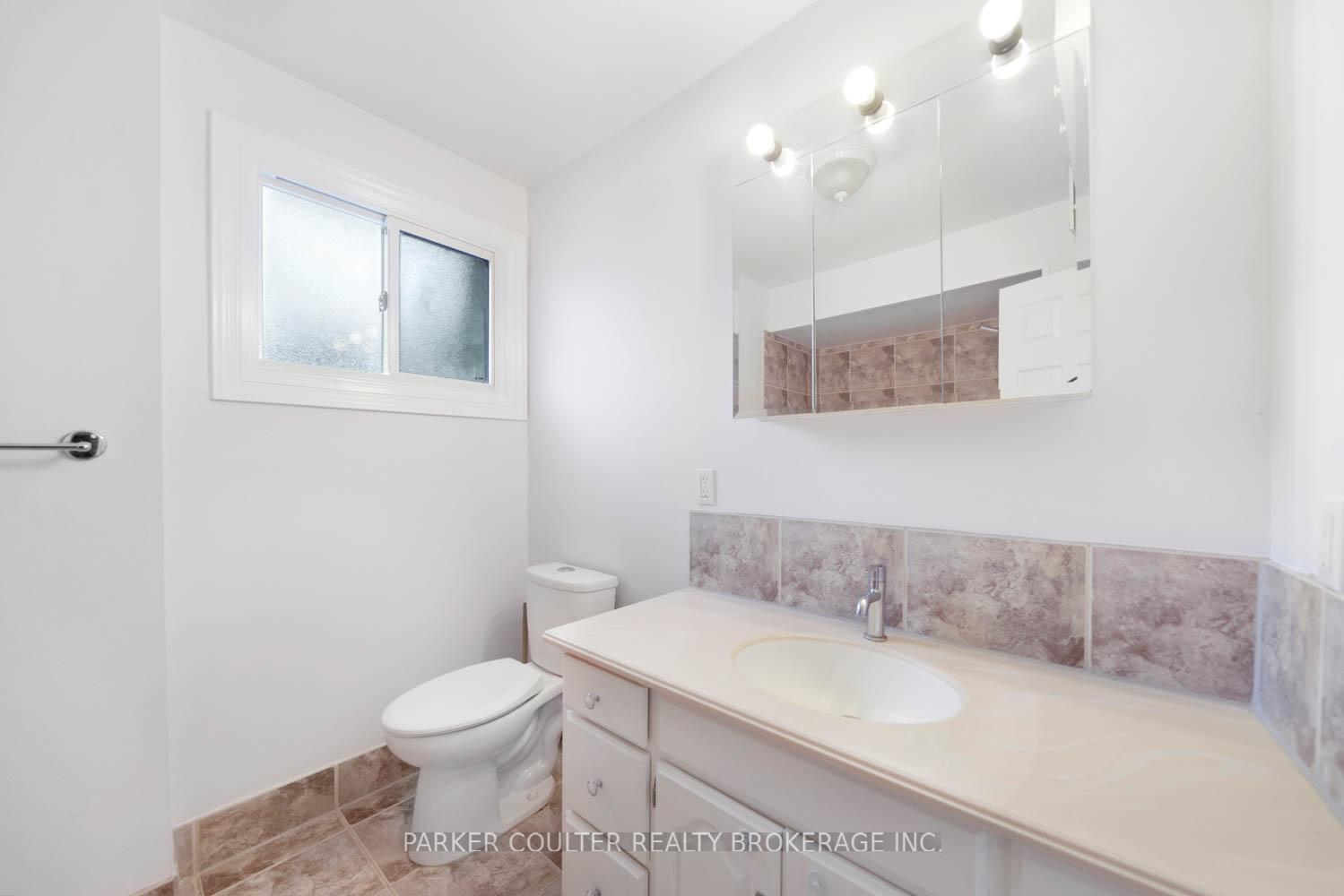 Photo 16 of 19 A Cundles Road E, Barrie, Cundles East — HOMEH