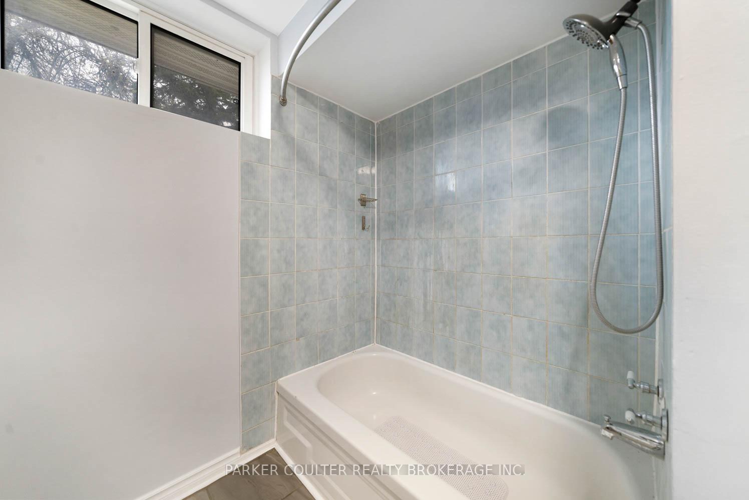 Photo 35 of 19 A Cundles Road E, Barrie, Cundles East — HOMEH