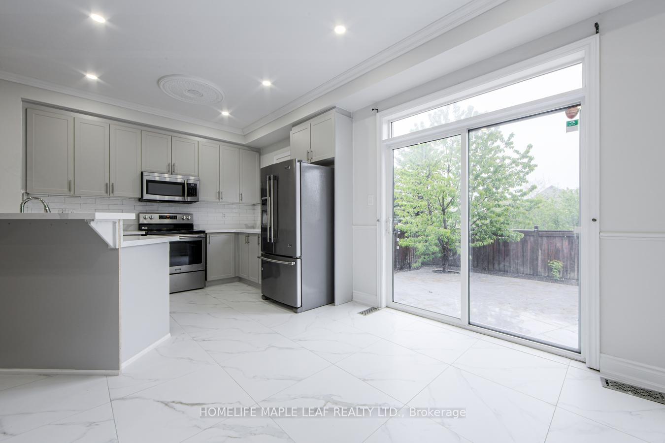 Photo 4 of 58 Begonia Crescent, Brampton, Northwest Sandalwood Parkway — HOMEH