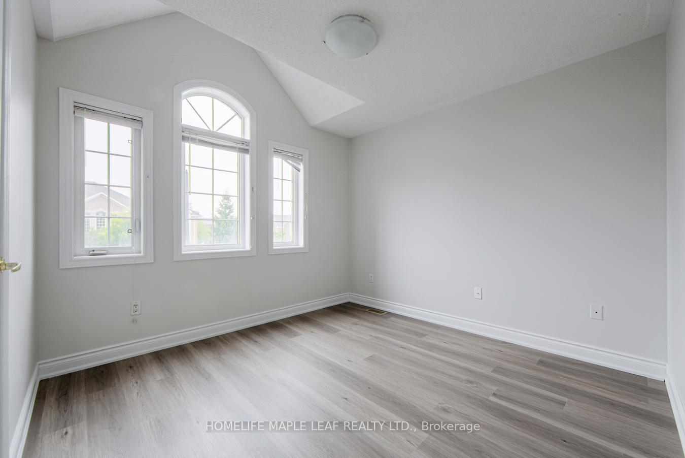 Photo 32 of 58 Begonia Crescent, Brampton, Northwest Sandalwood Parkway — HOMEH