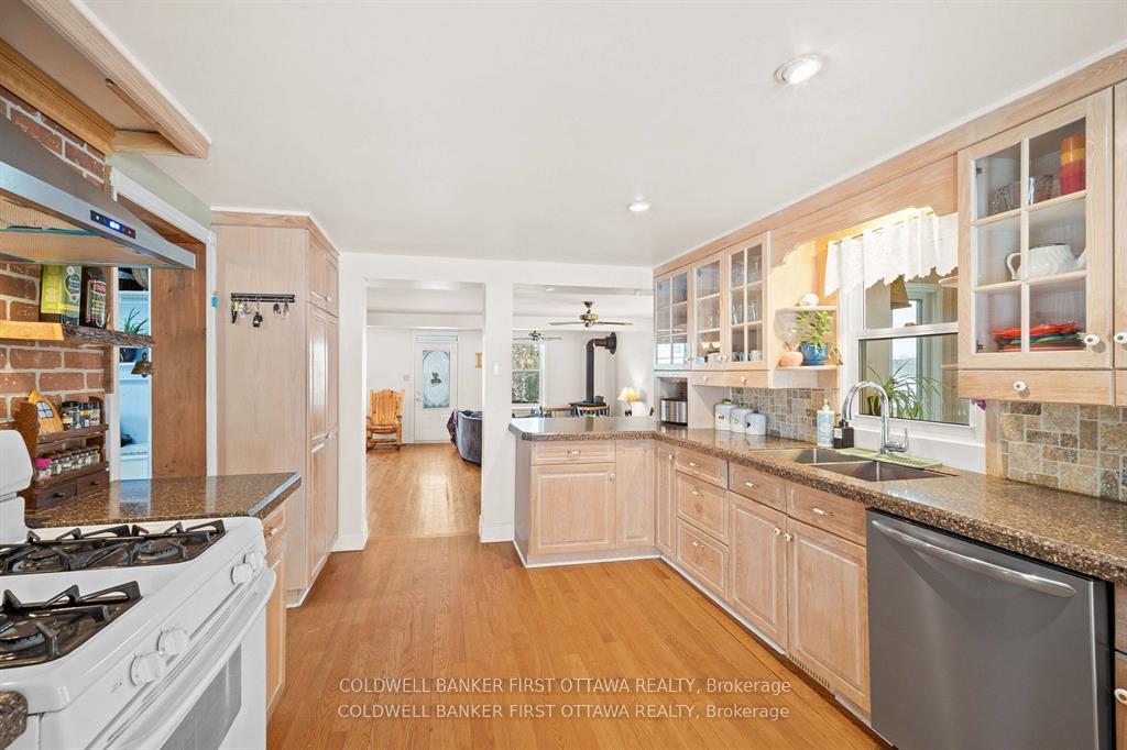 Photo 8 of 250 Albert Street, Arnprior — HOMEH
