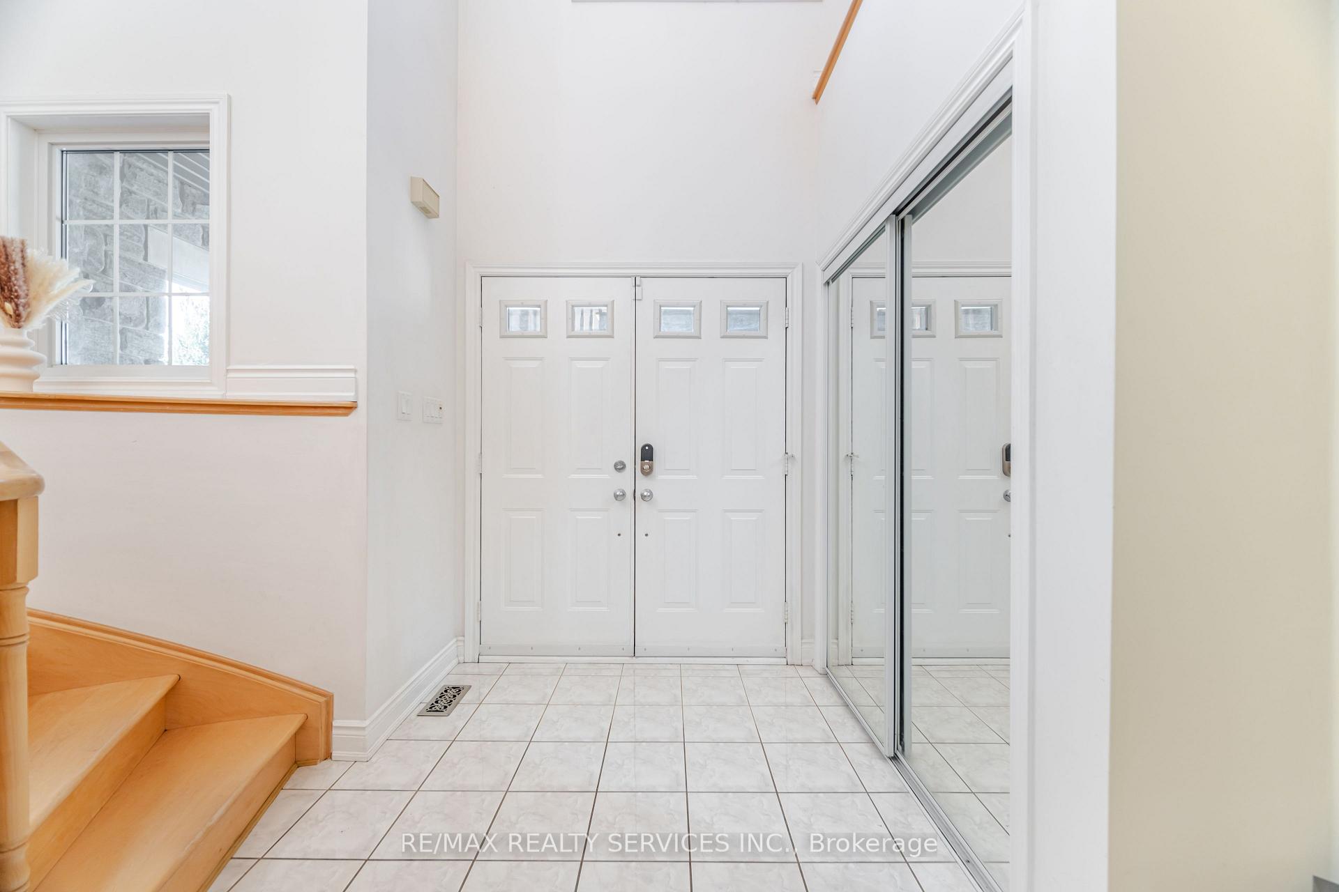 Photo 11 of 5 Belleville Drive, Brampton, Vales of Castlemore North — HOMEH
