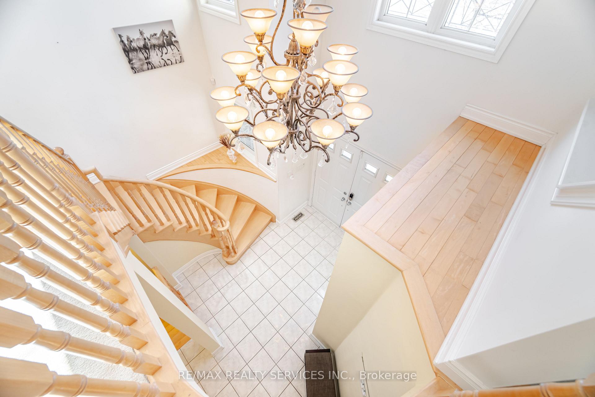 Photo 4 of 5 Belleville Drive, Brampton, Vales of Castlemore North — HOMEH
