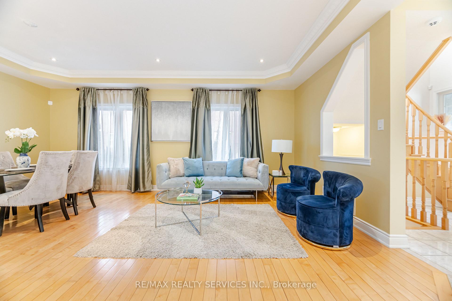 Photo 6 of 5 Belleville Drive, Brampton, Vales of Castlemore North — HOMEH
