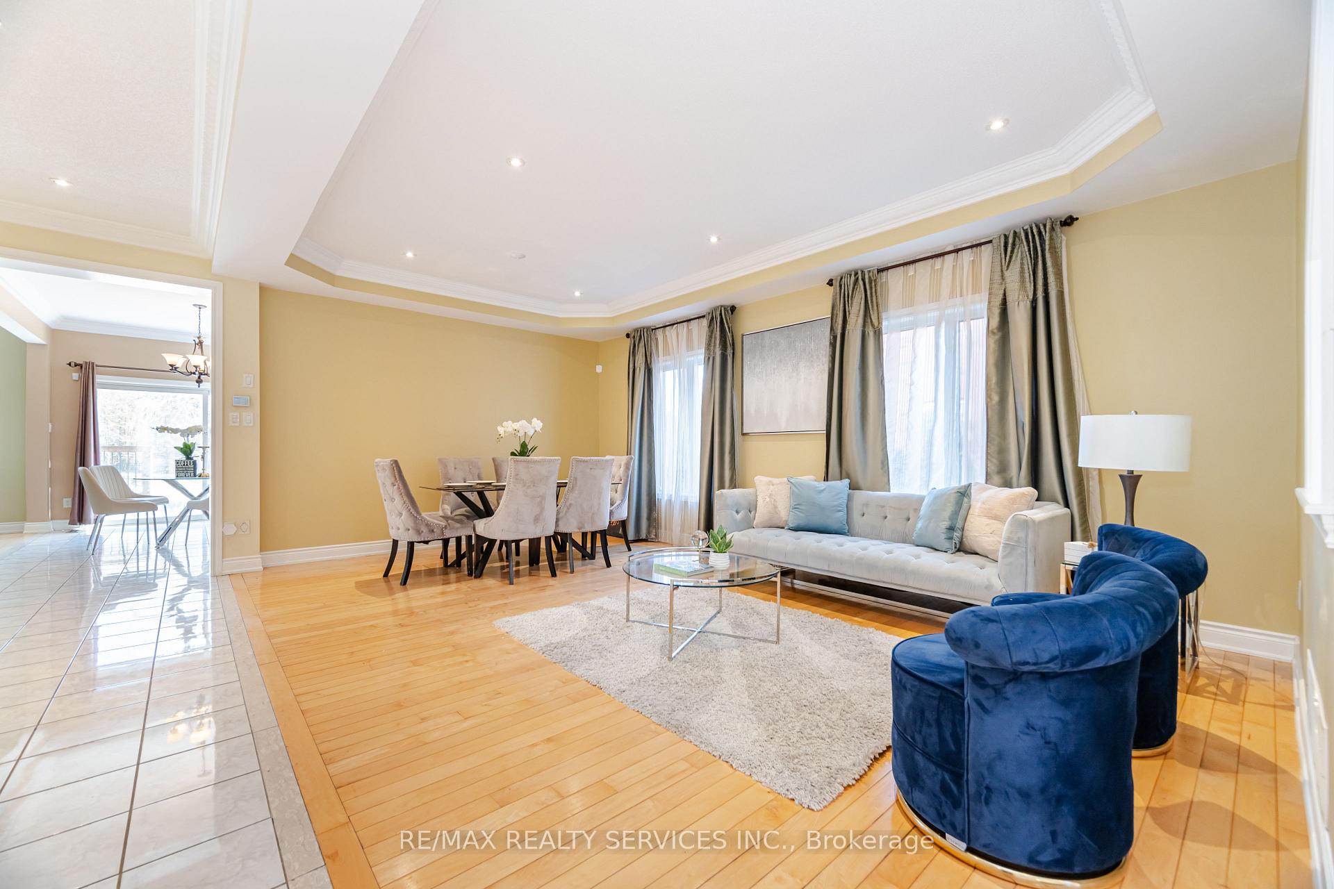 Photo 7 of 5 Belleville Drive, Brampton, Vales of Castlemore North — HOMEH