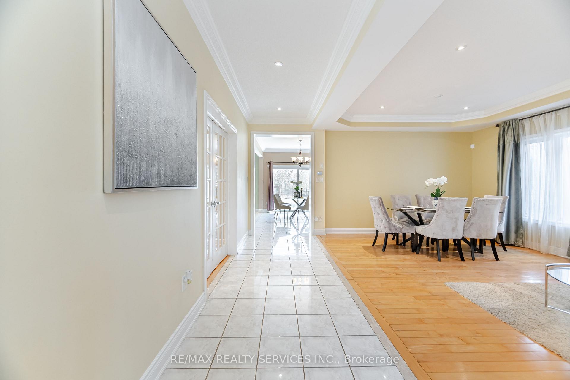 Photo 10 of 5 Belleville Drive, Brampton, Vales of Castlemore North — HOMEH