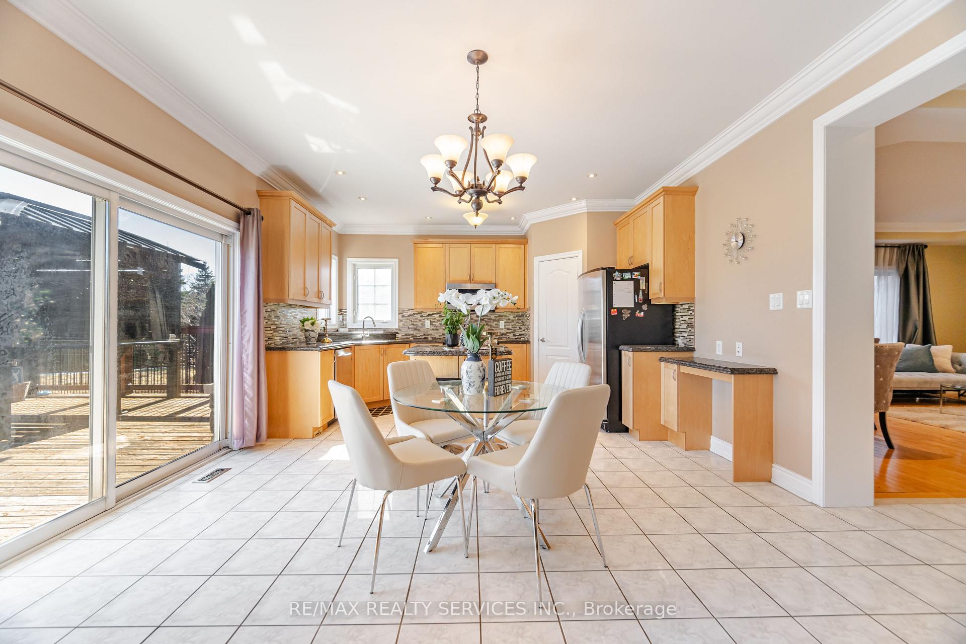 Photo 12 of 5 Belleville Drive, Brampton, Vales of Castlemore North — HOMEH