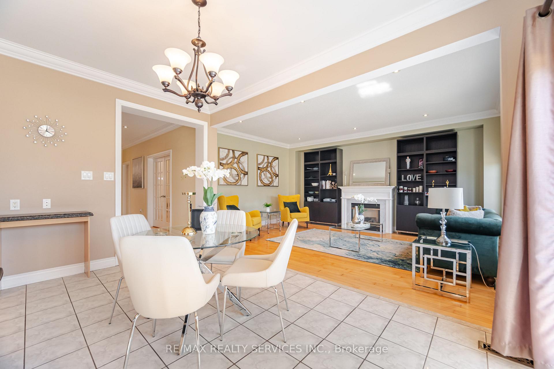Photo 13 of 5 Belleville Drive, Brampton, Vales of Castlemore North — HOMEH