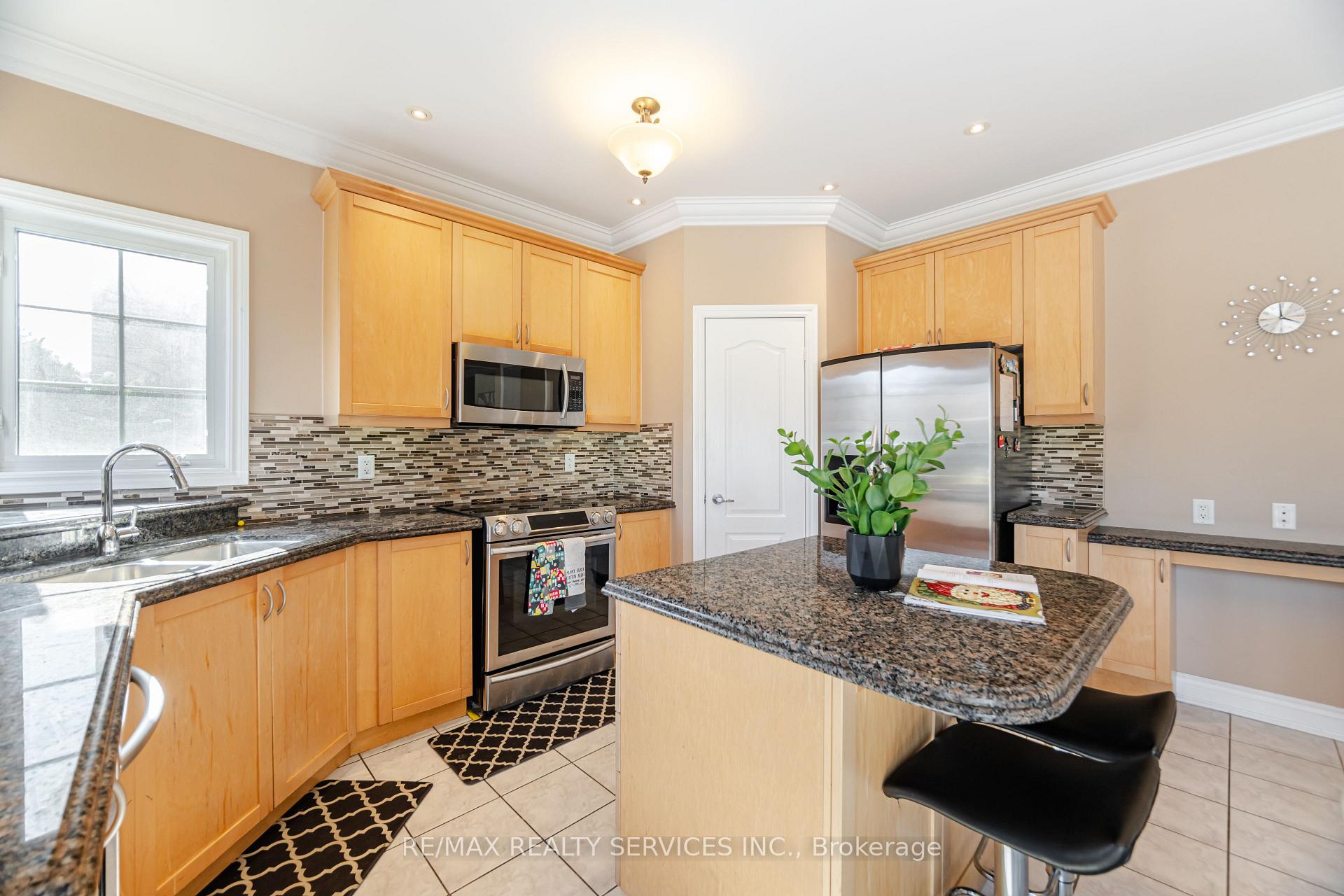 Photo 31 of 5 Belleville Drive, Brampton, Vales of Castlemore North — HOMEH