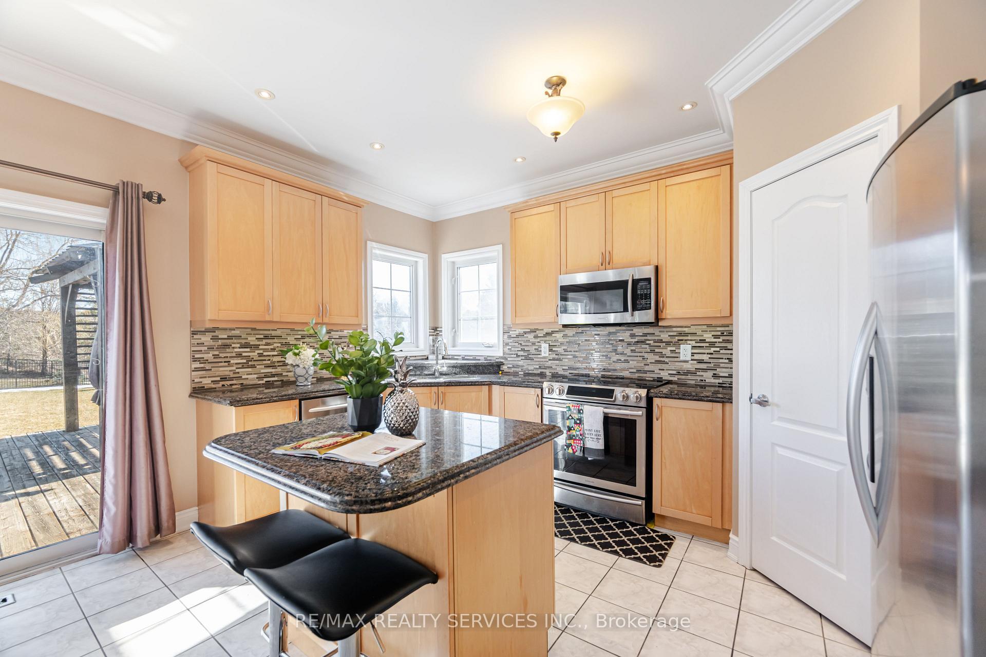 Photo 40 of 5 Belleville Drive, Brampton, Vales of Castlemore North — HOMEH