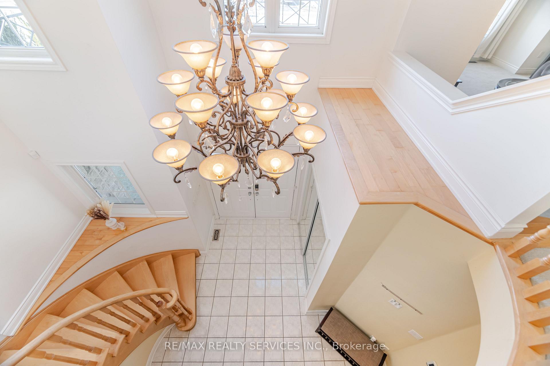Photo 17 of 5 Belleville Drive, Brampton, Vales of Castlemore North — HOMEH