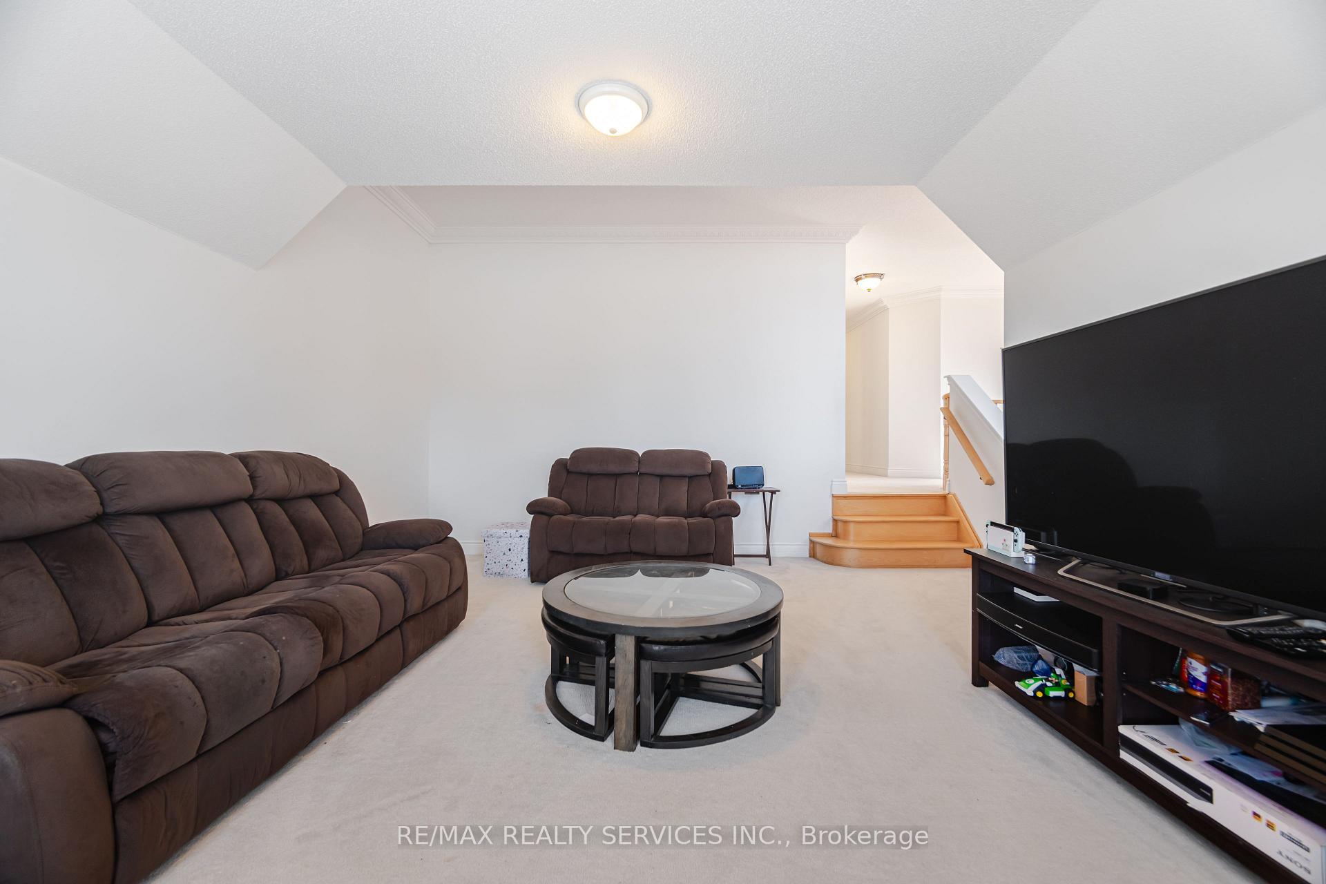 Photo 21 of 5 Belleville Drive, Brampton, Vales of Castlemore North — HOMEH