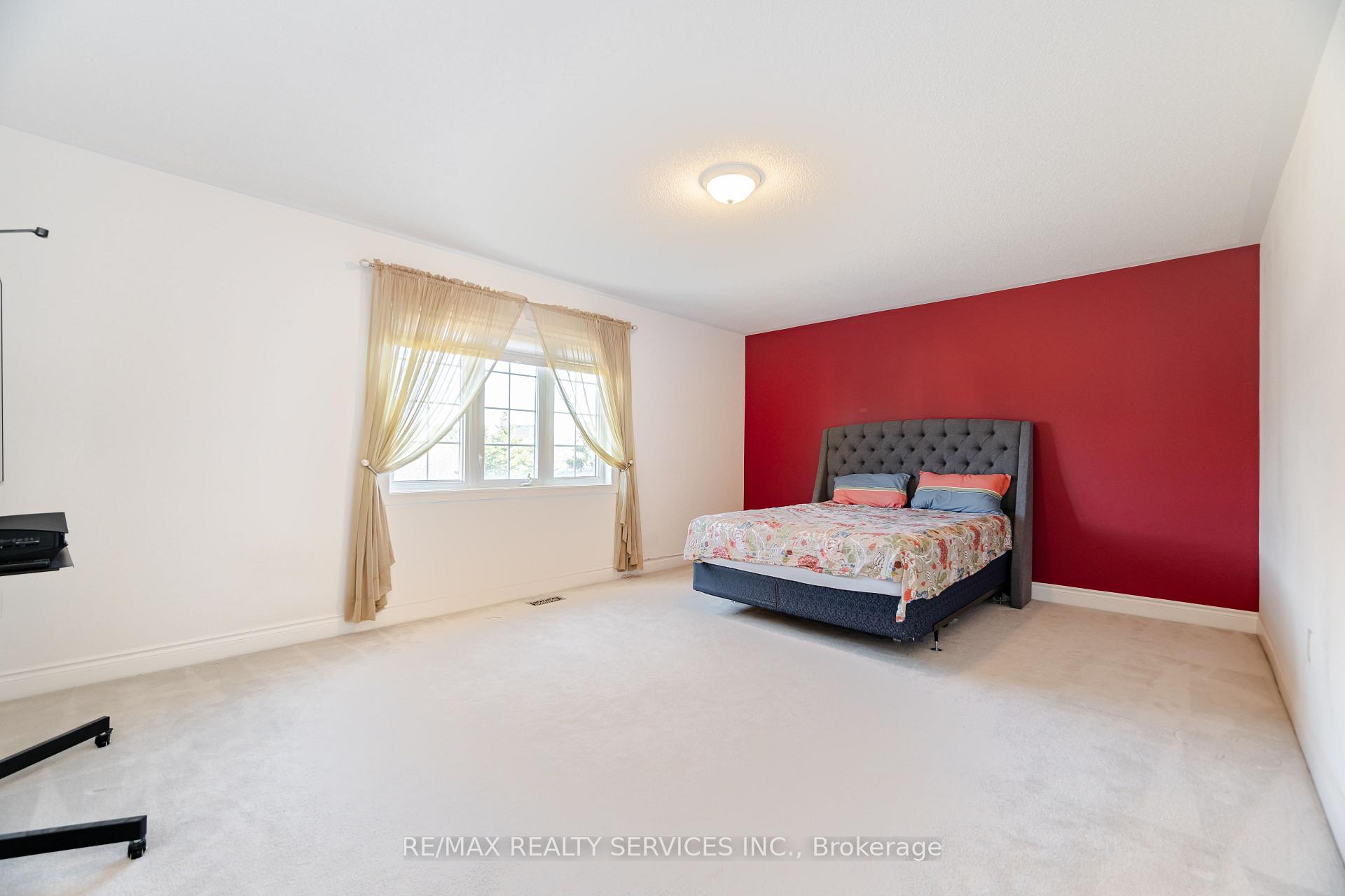 Photo 18 of 5 Belleville Drive, Brampton, Vales of Castlemore North — HOMEH