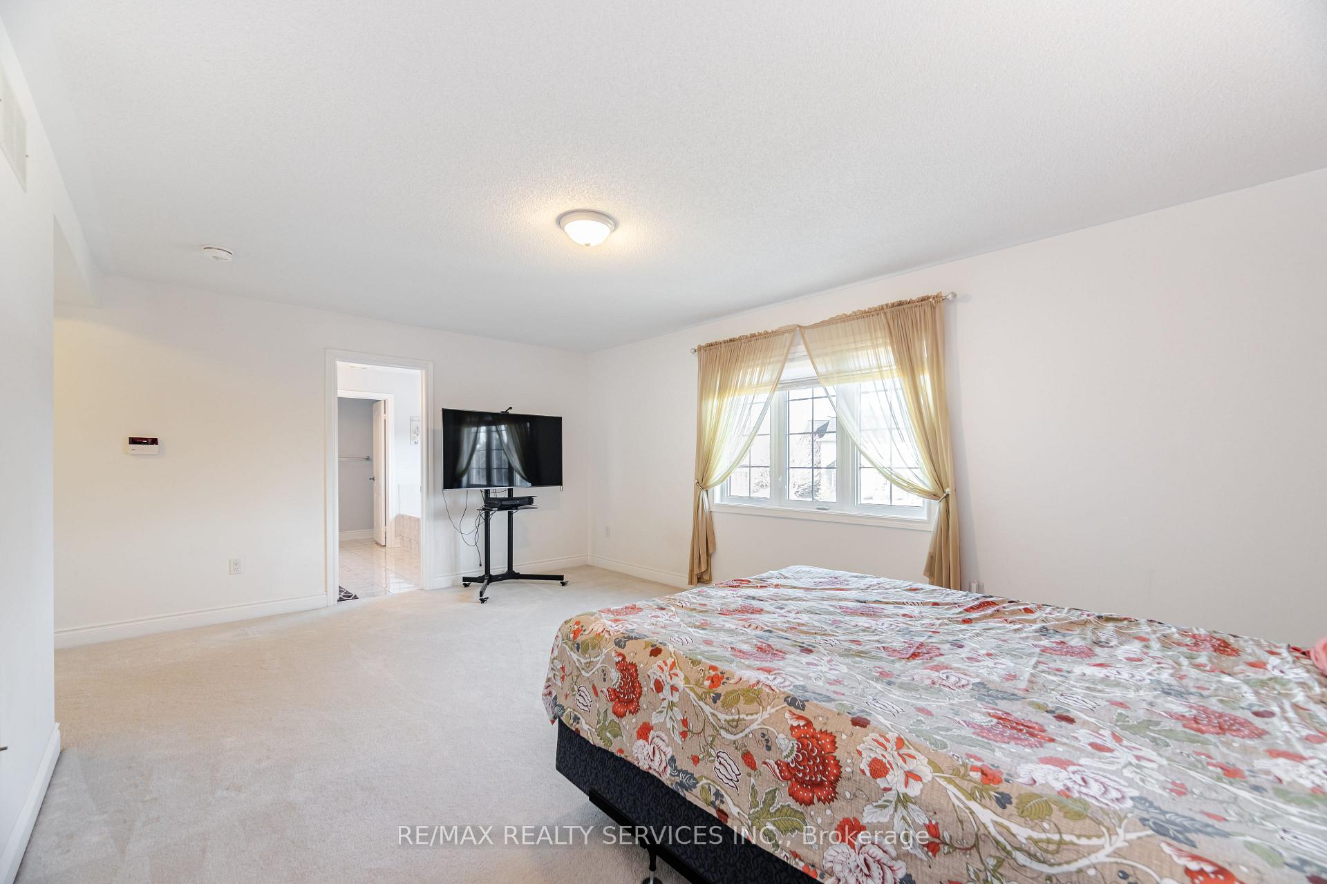 Photo 39 of 5 Belleville Drive, Brampton, Vales of Castlemore North — HOMEH