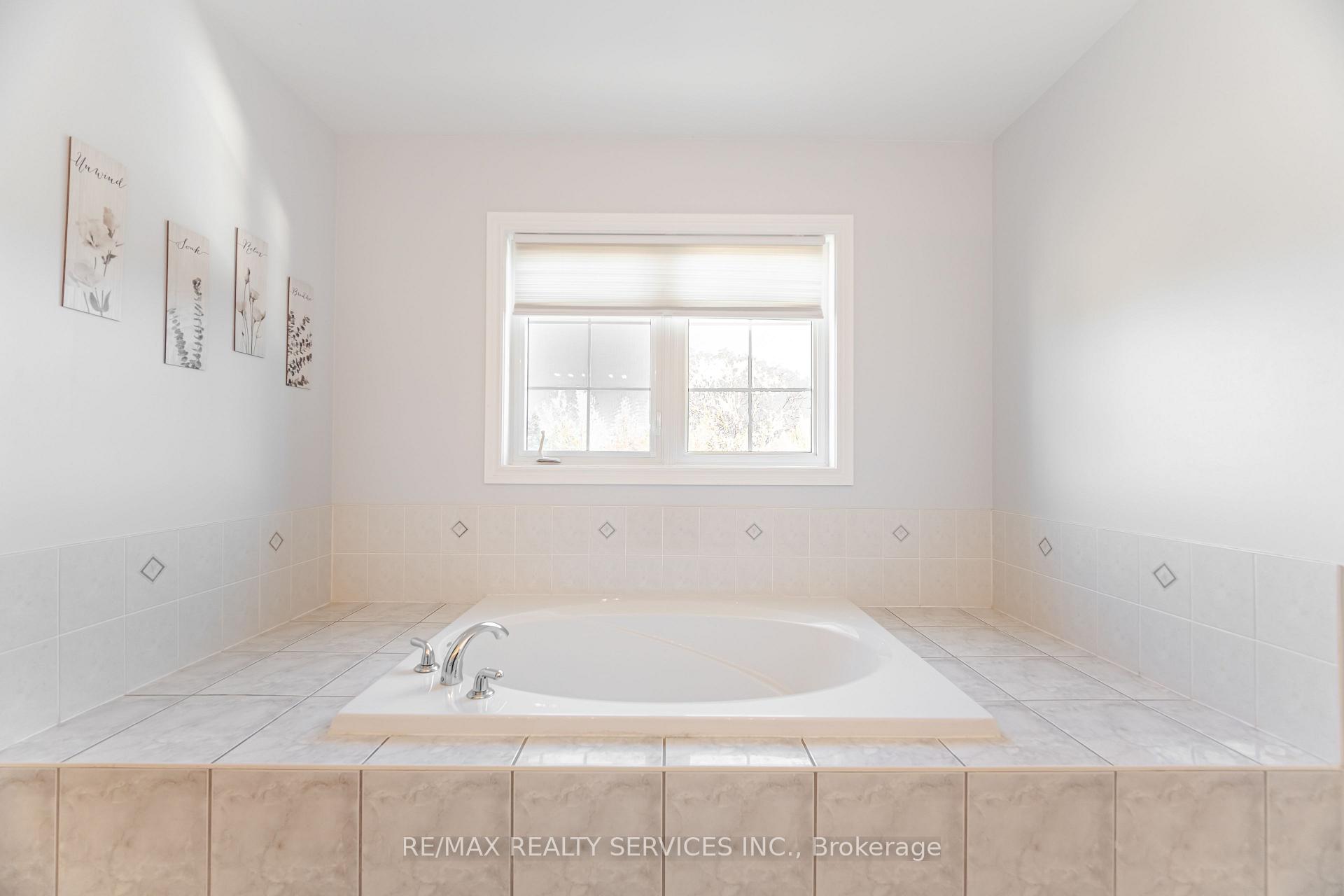 Photo 25 of 5 Belleville Drive, Brampton, Vales of Castlemore North — HOMEH