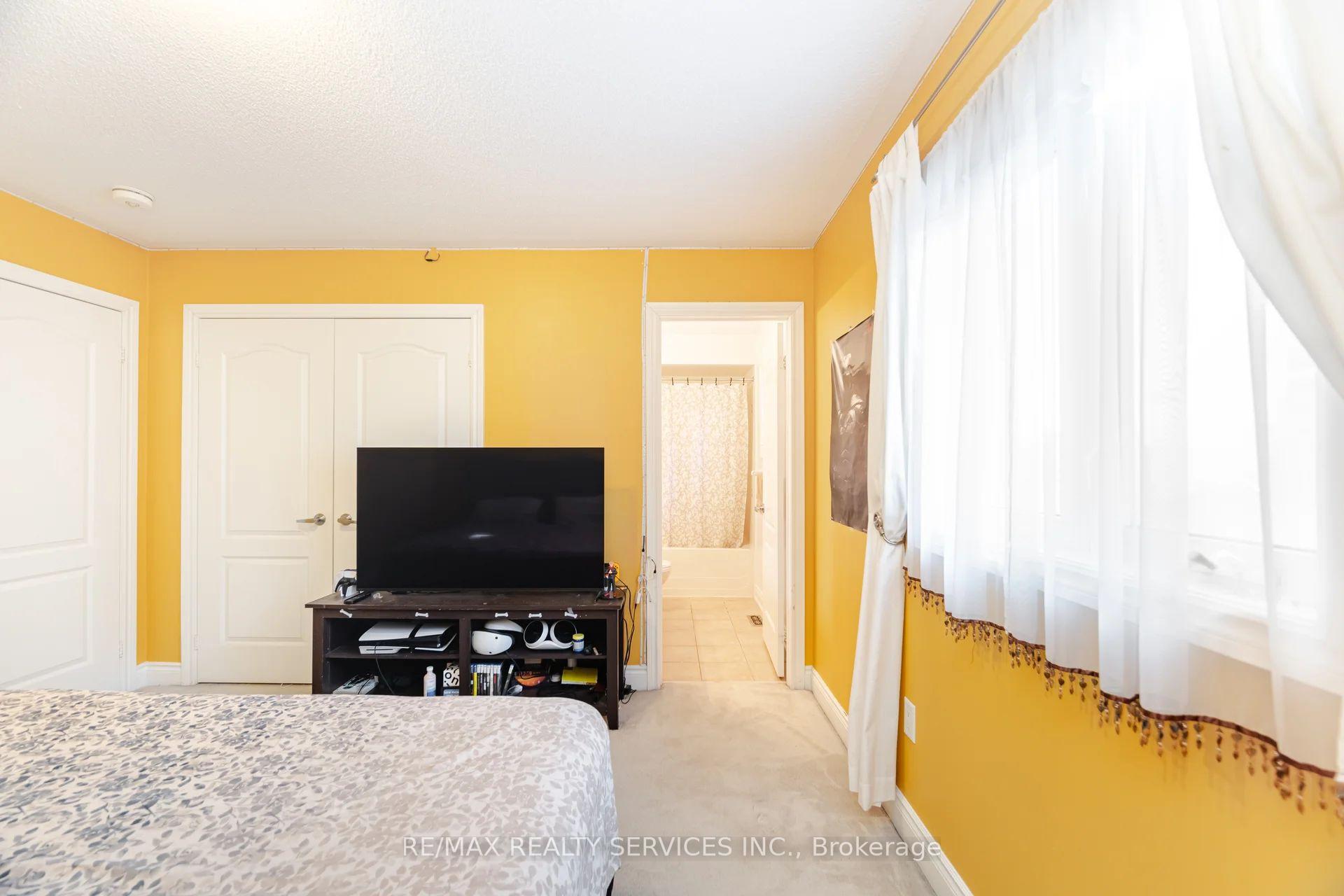 Photo 29 of 5 Belleville Drive, Brampton, Vales of Castlemore North — HOMEH