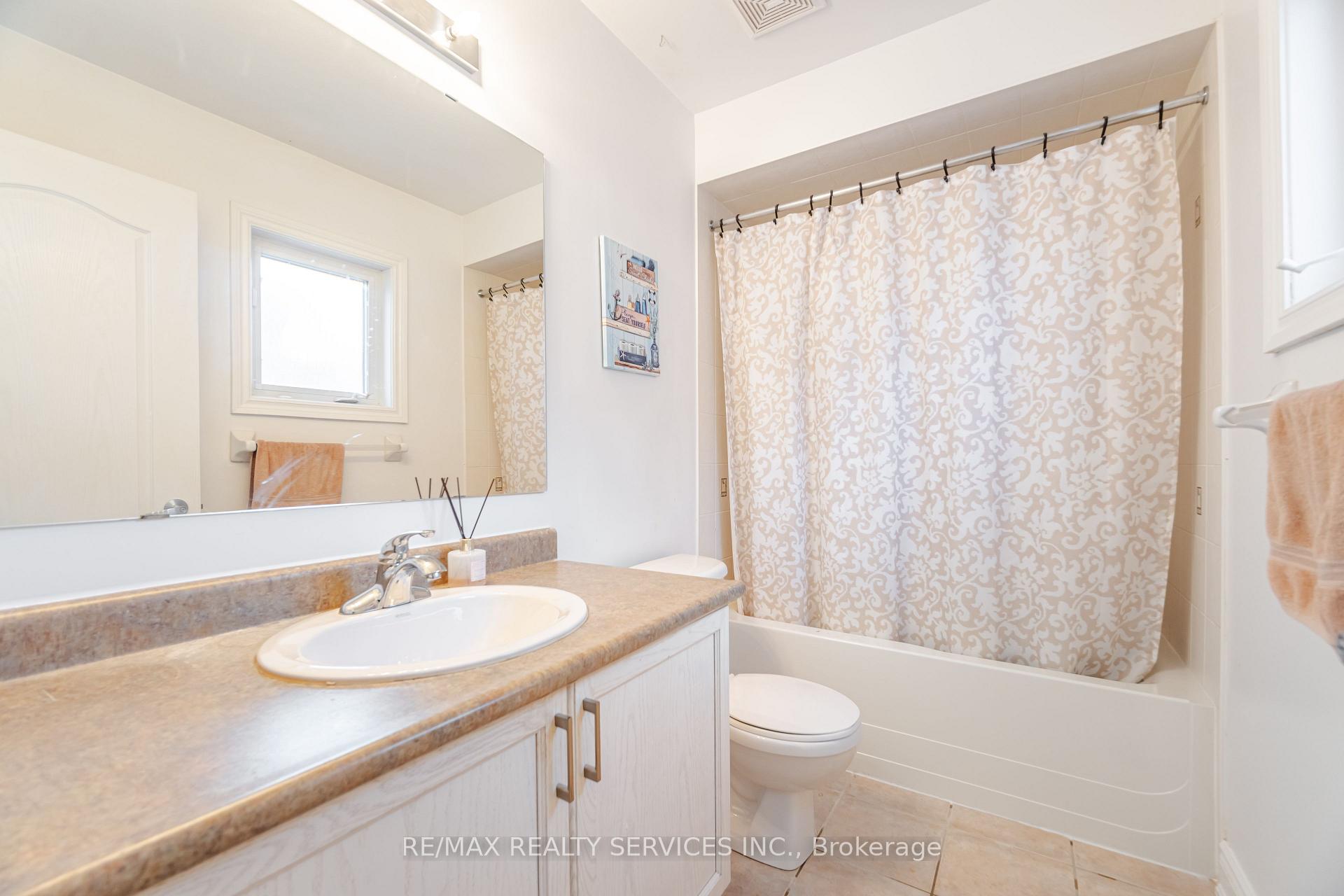 Photo 34 of 5 Belleville Drive, Brampton, Vales of Castlemore North — HOMEH