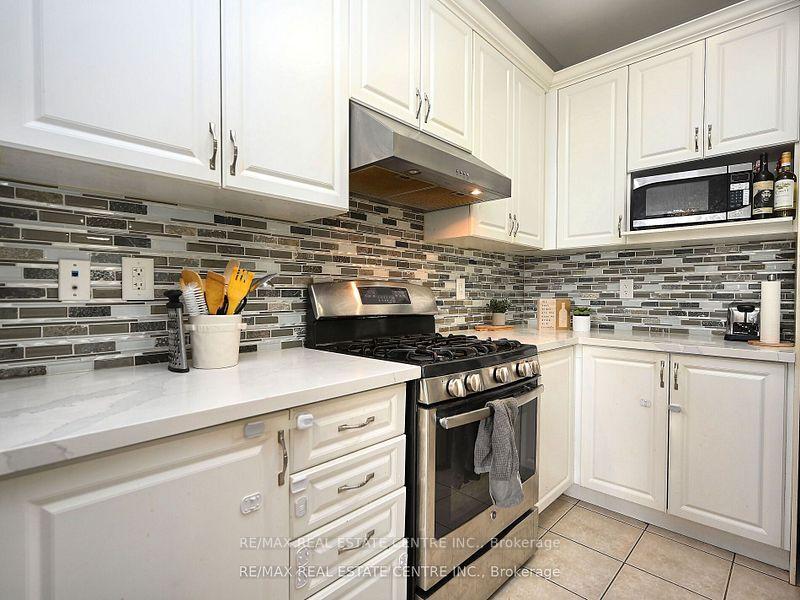 Photo 27 of 53 Dufay Road, Brampton, Northwest Brampton — HOMEH