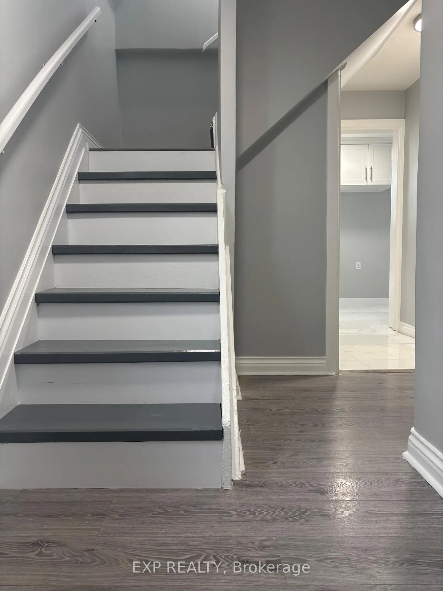 Photo 7 of 46 Delena Avenue S, Hamilton, McQuesten — HOMEH