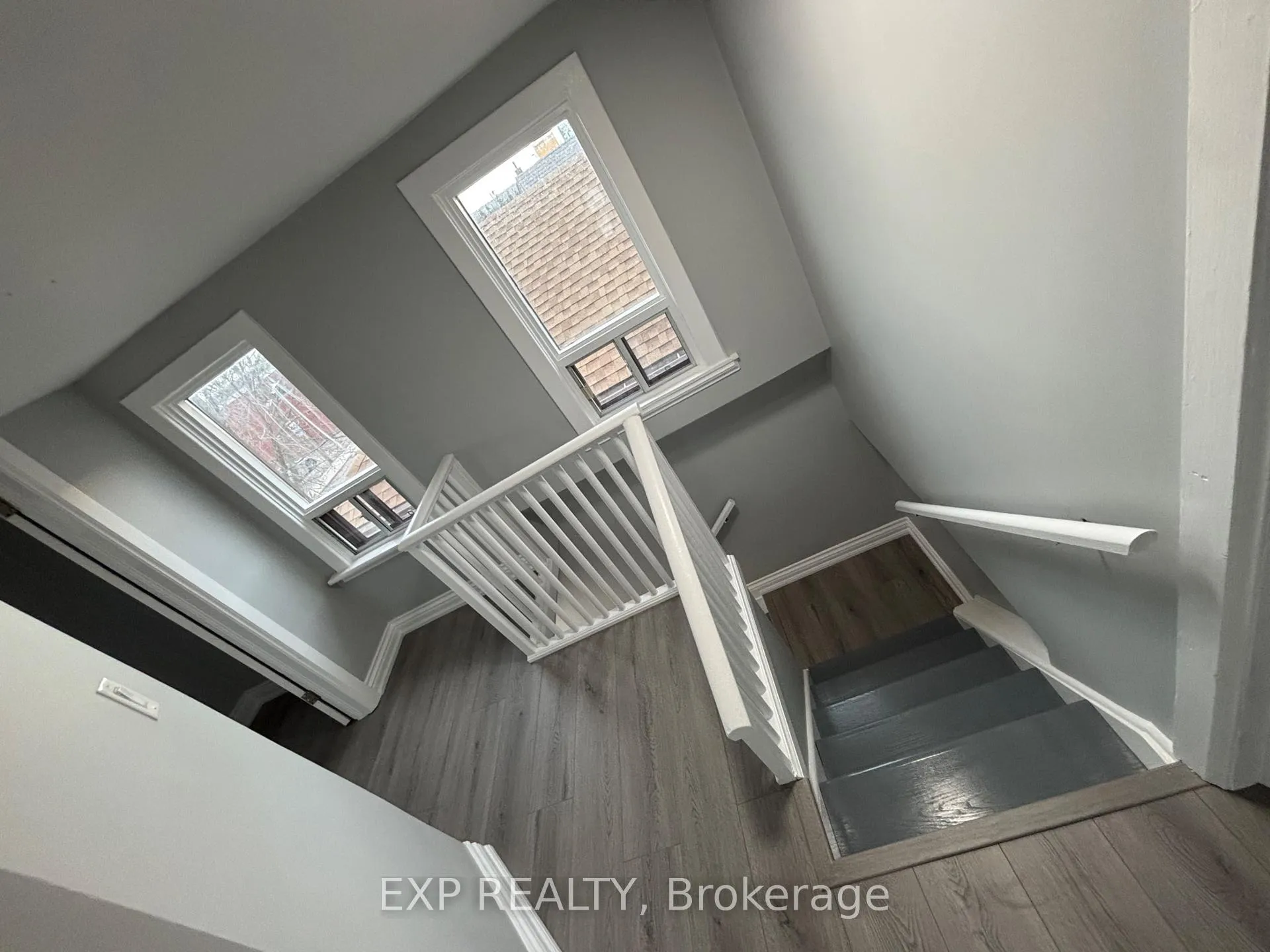 Photo 8 of 46 Delena Avenue S, Hamilton, McQuesten — HOMEH