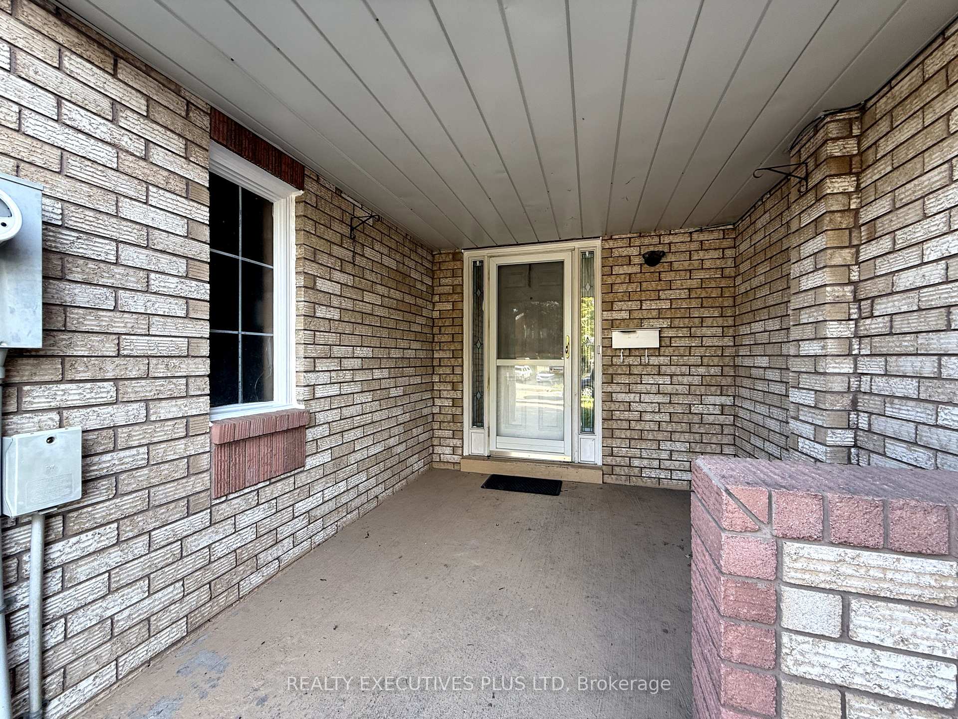 Photo 4 of 55 Ravenscliffe Court, Brampton, Northwood Park — HOMEH