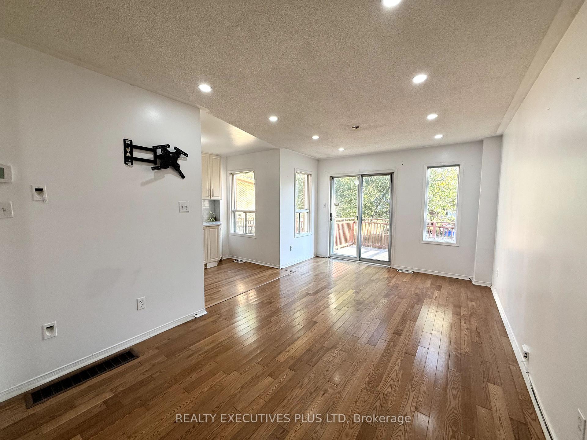 Photo 5 of 55 Ravenscliffe Court, Brampton, Northwood Park — HOMEH