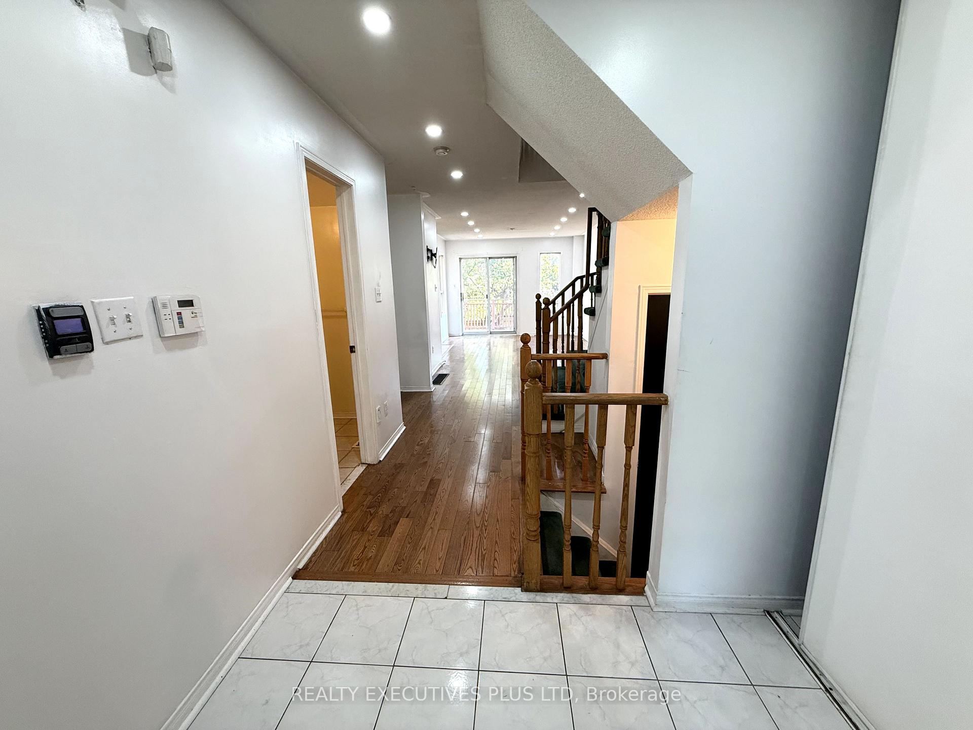 Photo 7 of 55 Ravenscliffe Court, Brampton, Northwood Park — HOMEH