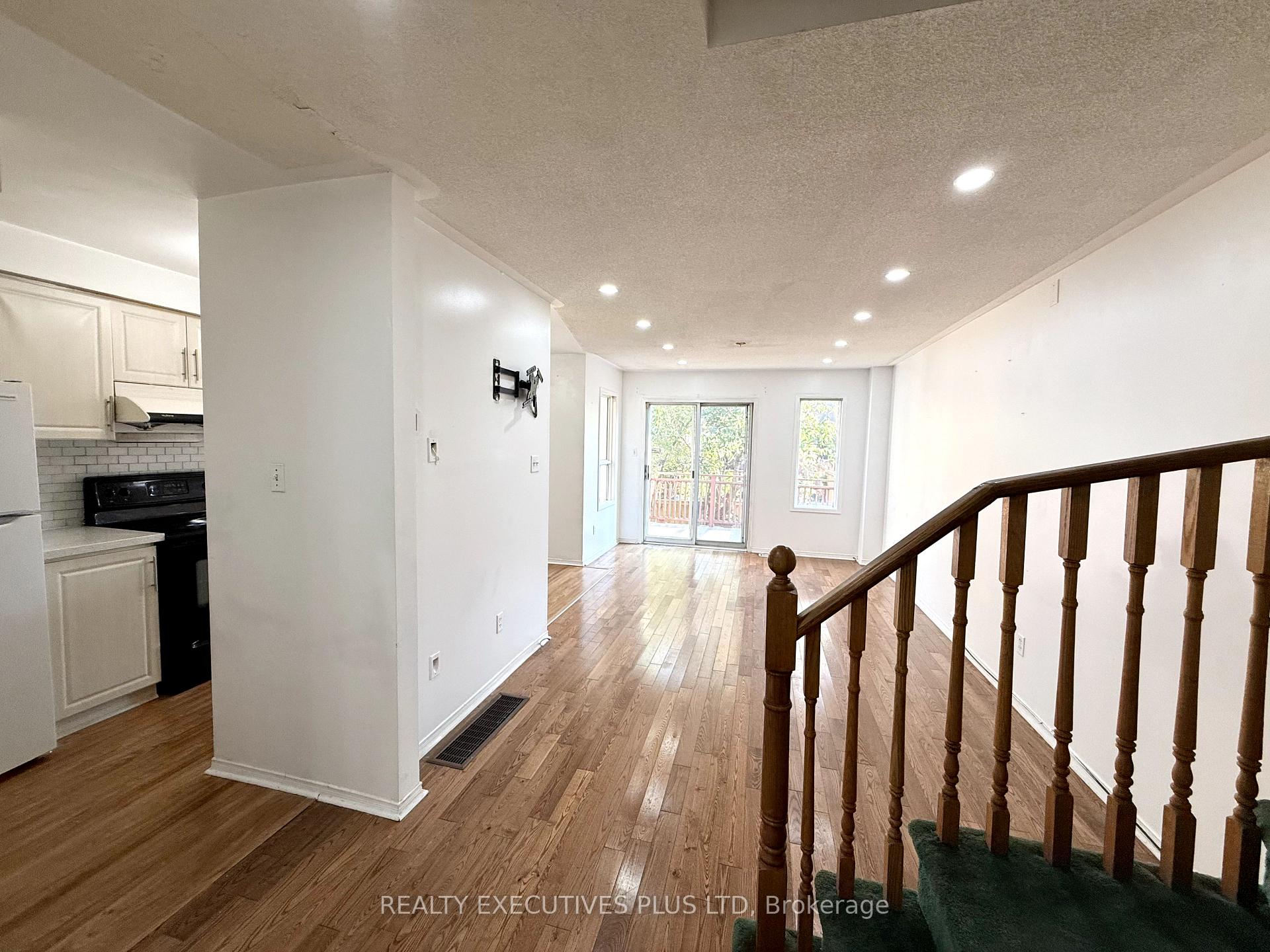 Photo 8 of 55 Ravenscliffe Court, Brampton, Northwood Park — HOMEH