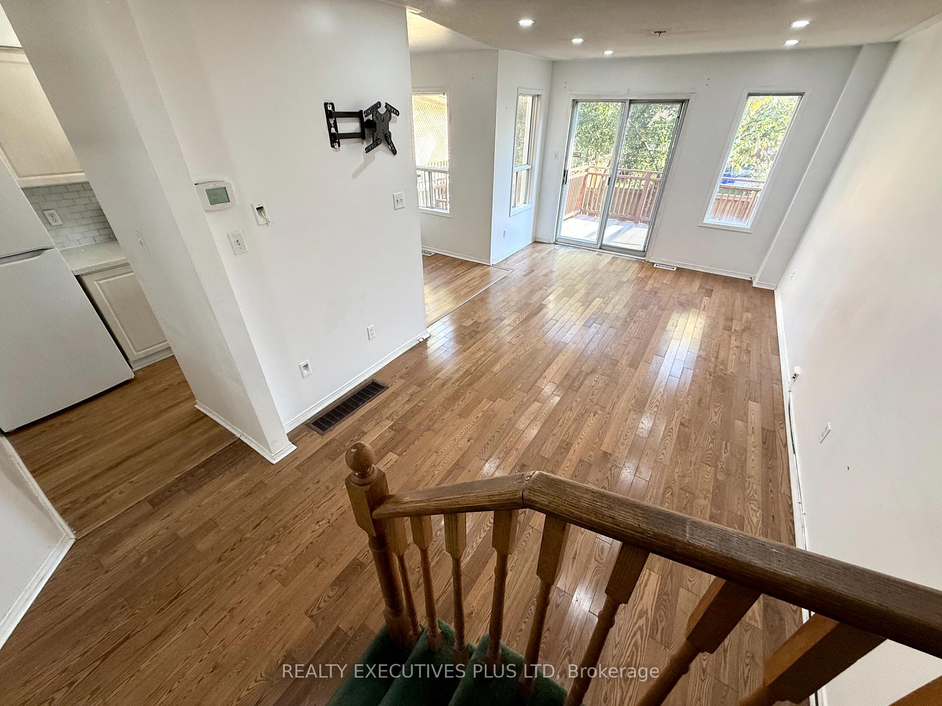 Photo 9 of 55 Ravenscliffe Court, Brampton, Northwood Park — HOMEH