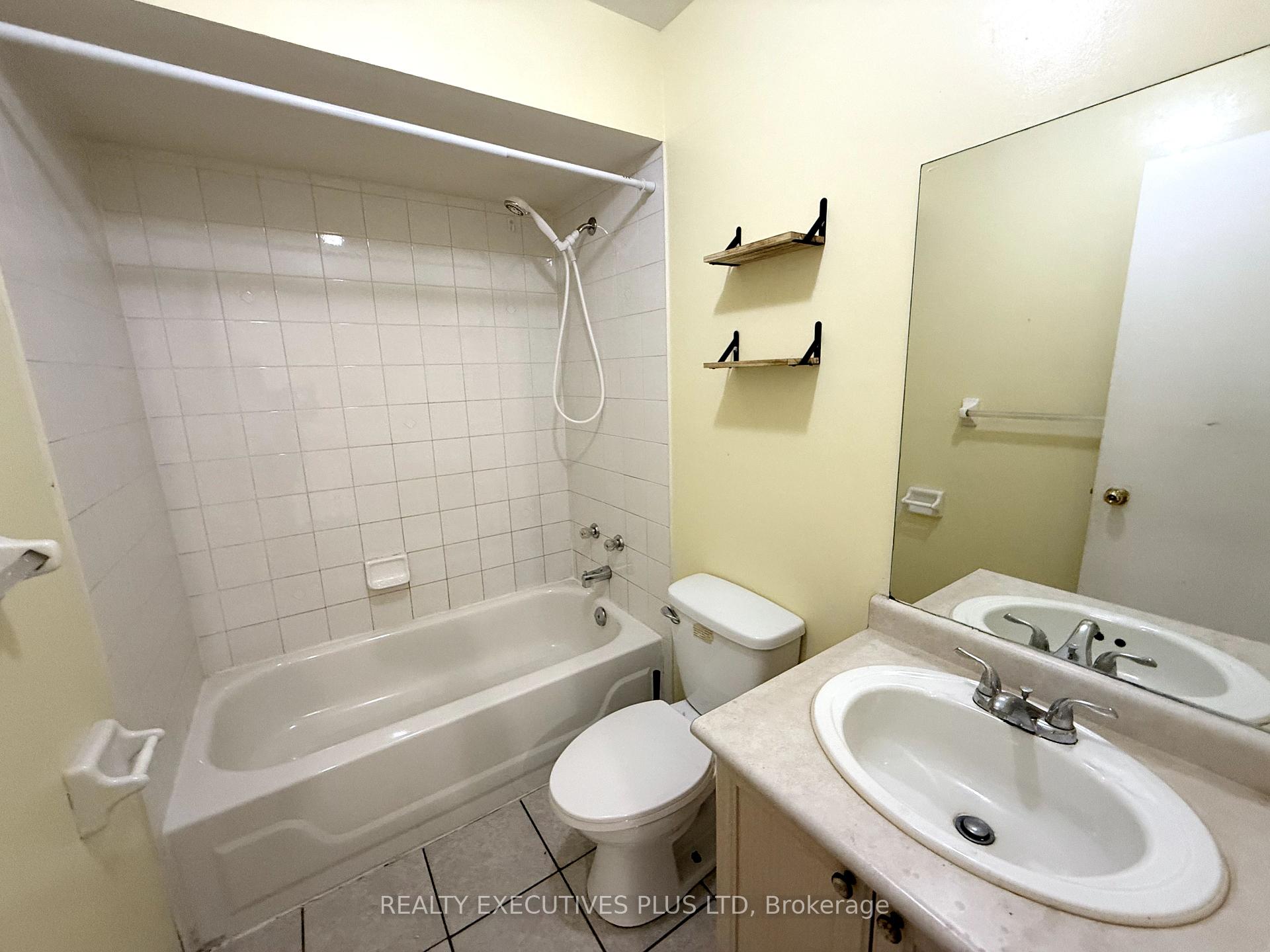 Photo 25 of 55 Ravenscliffe Court, Brampton, Northwood Park — HOMEH