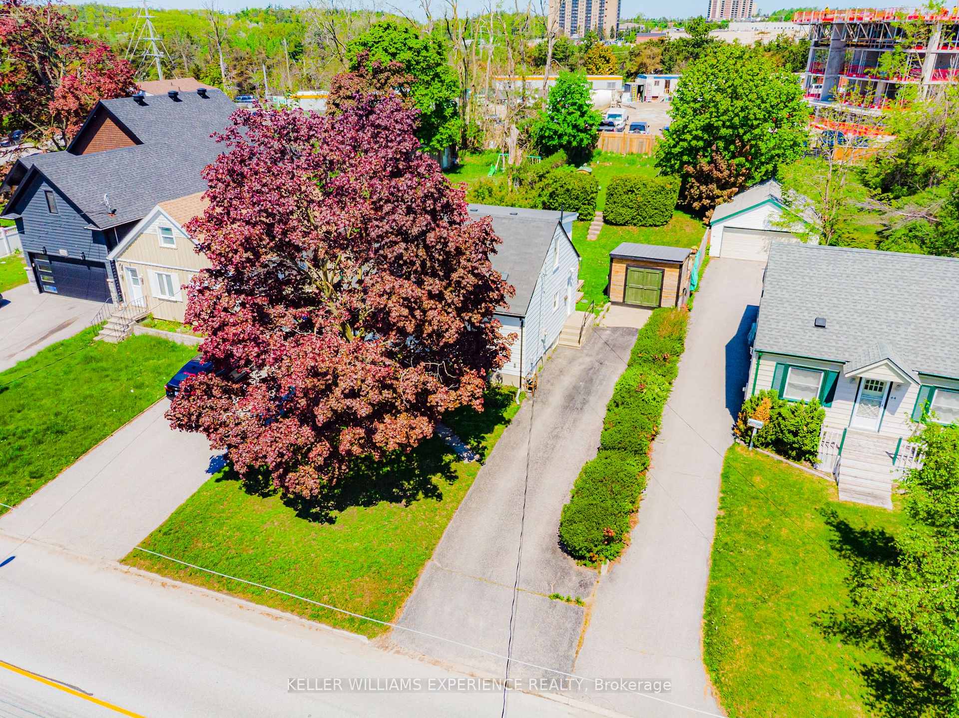 Photo 3 of 46 Grove Street W, Barrie, Queen's Park — HOMEH