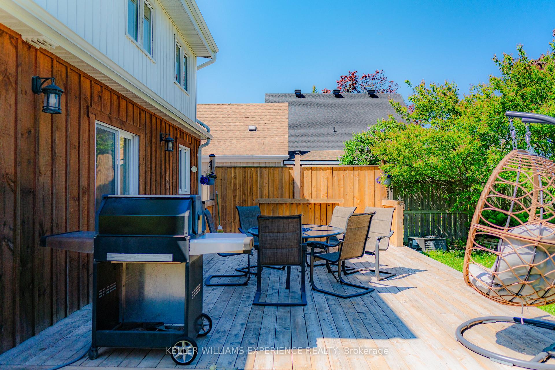 Photo 12 of 46 Grove Street W, Barrie, Queen's Park — HOMEH