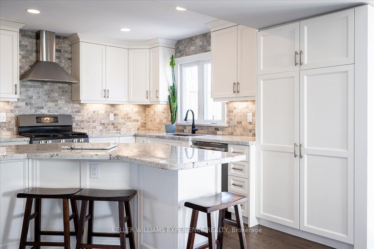 Photo 19 of 46 Grove Street W, Barrie, Queen's Park — HOMEH