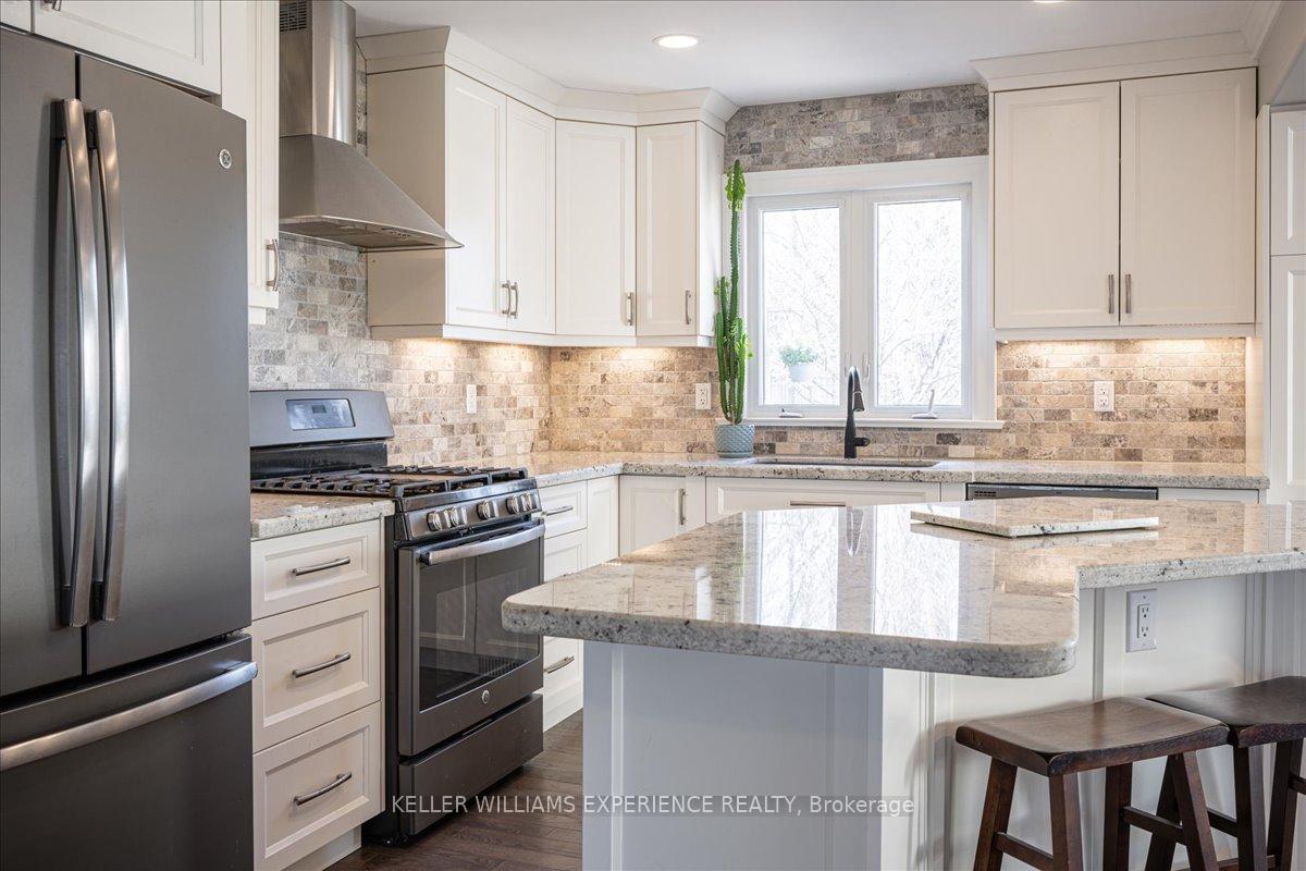 Photo 24 of 46 Grove Street W, Barrie, Queen's Park — HOMEH