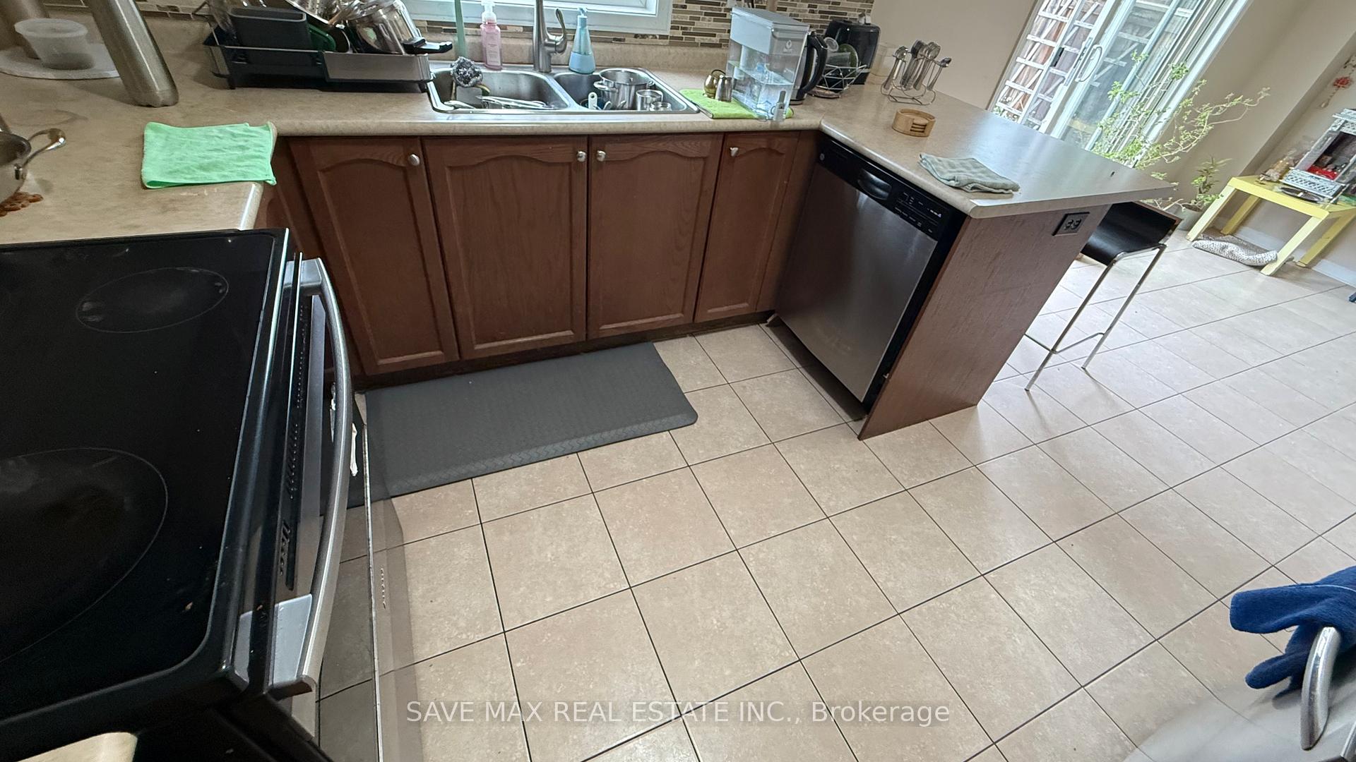 Photo 7 of 98 Sleightholme Crescent, Brampton, Bram East — HOMEH